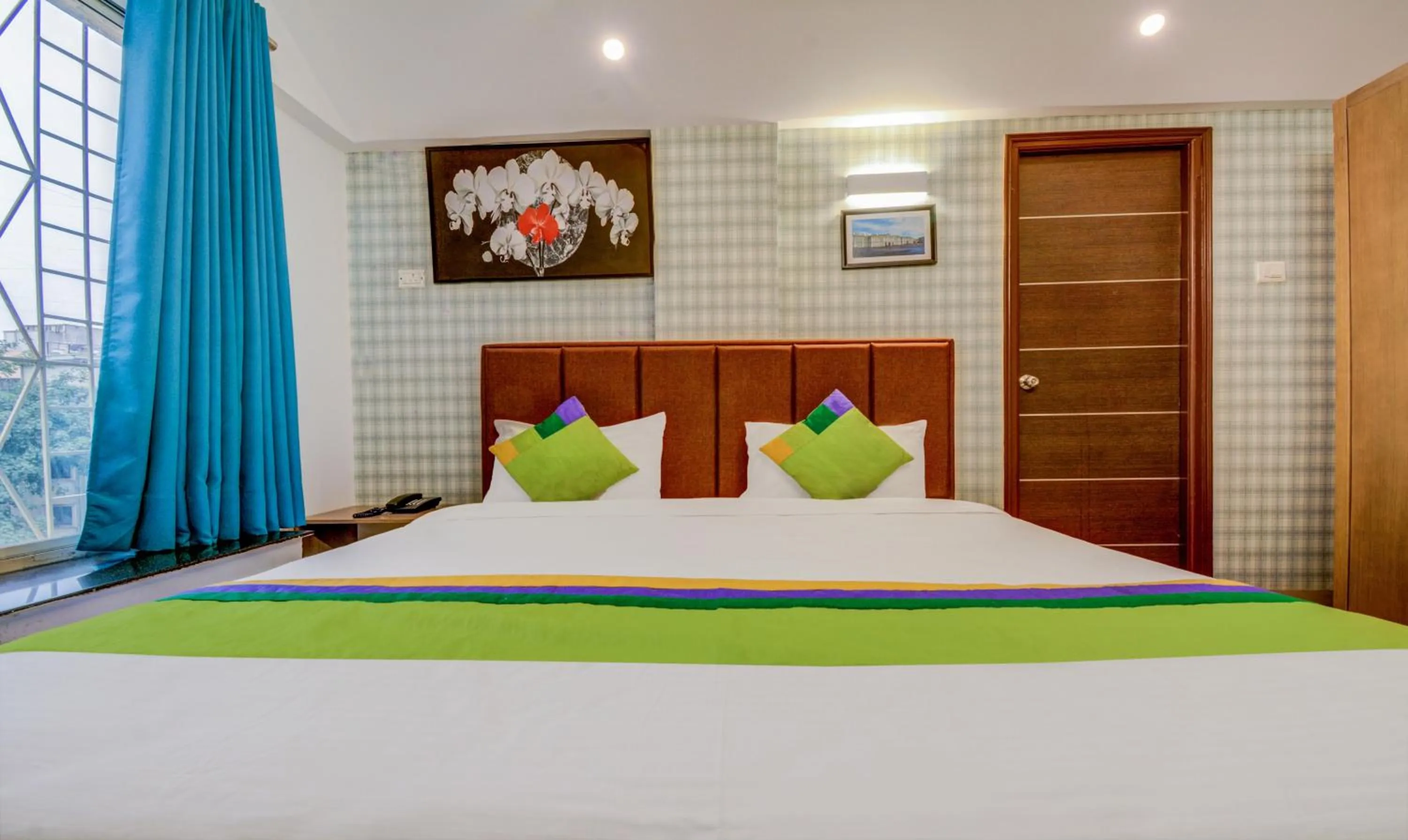 Bedroom, Bed in Treebo Iris Suites