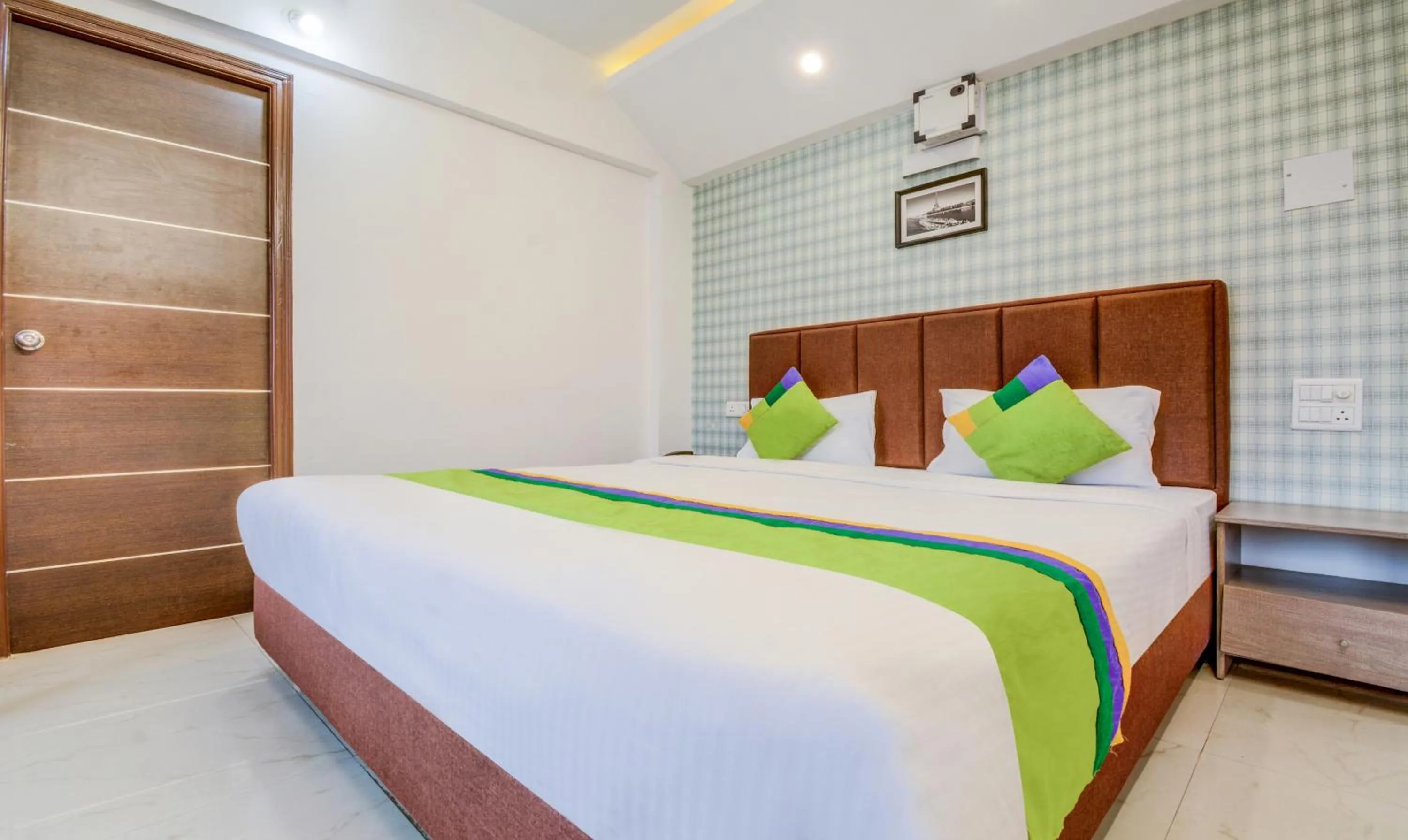 Bedroom, Bed in Treebo Iris Suites