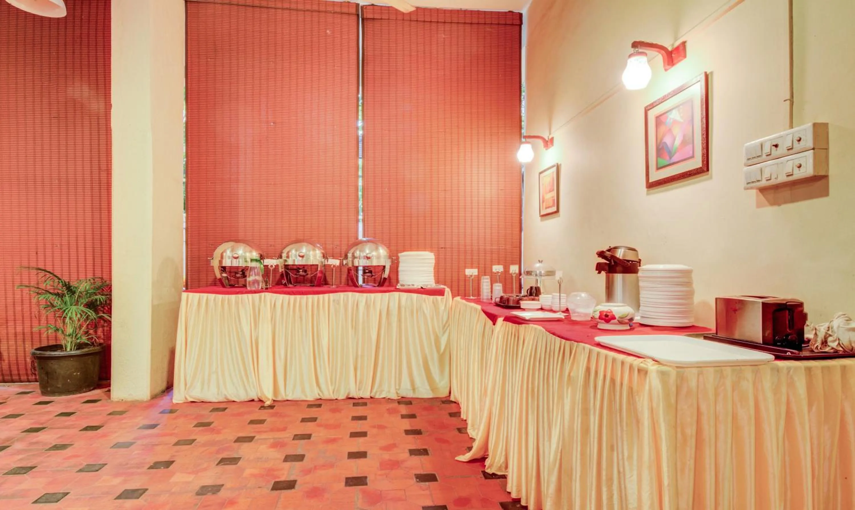 Food and drinks in Treebo Iris Suites