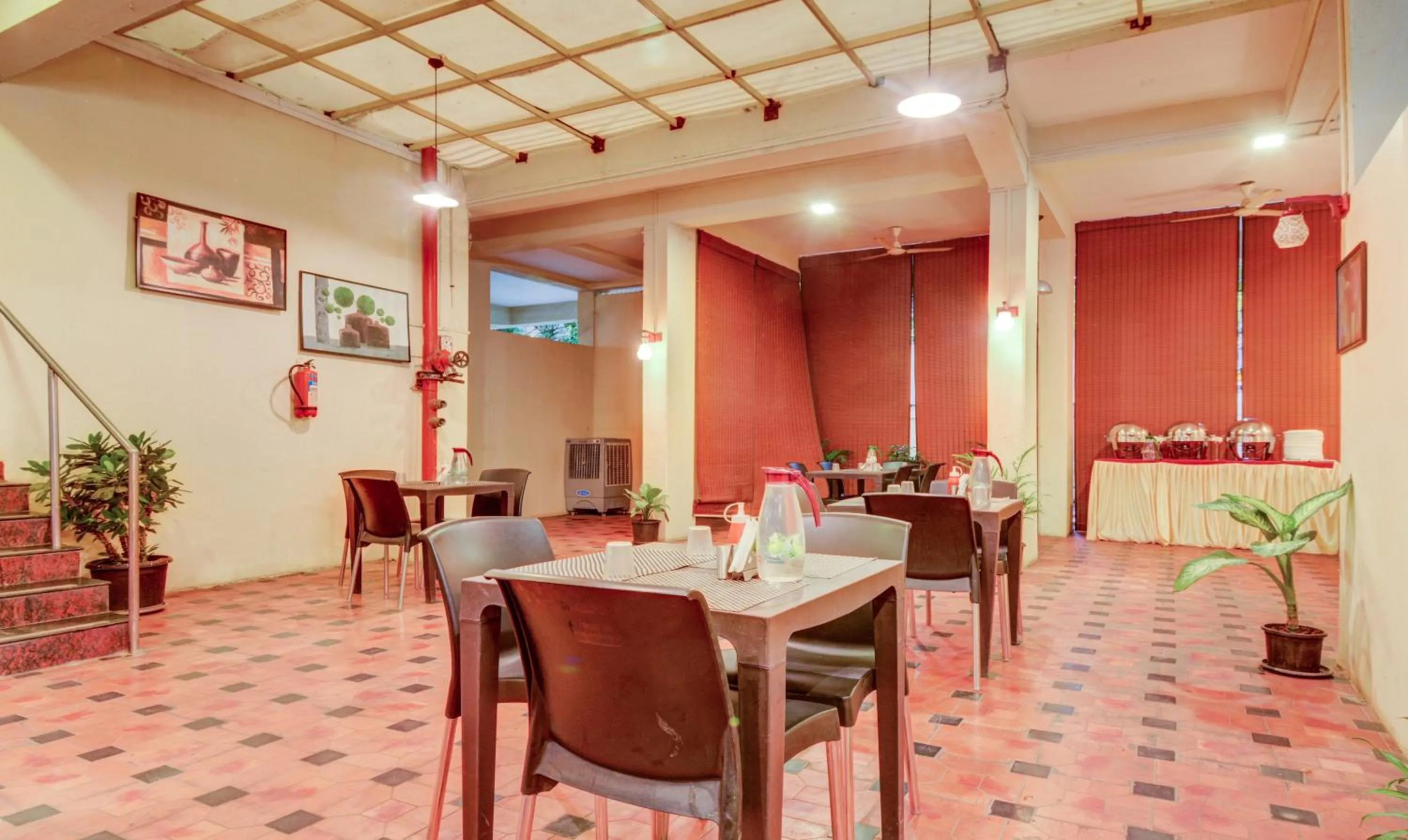 Restaurant/places to eat in Treebo Iris Suites