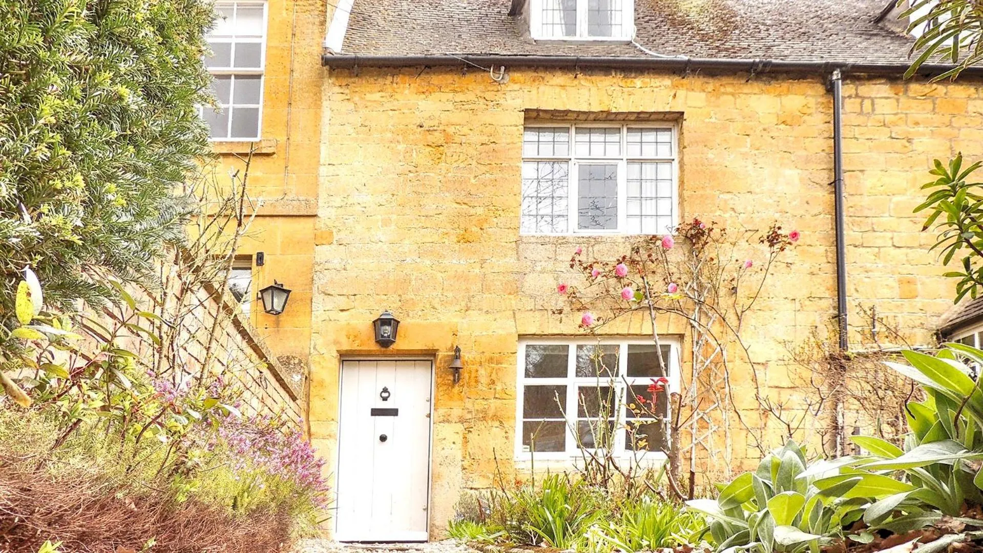Property building in Magnolia Cottage-Exclusive Cotswold Package