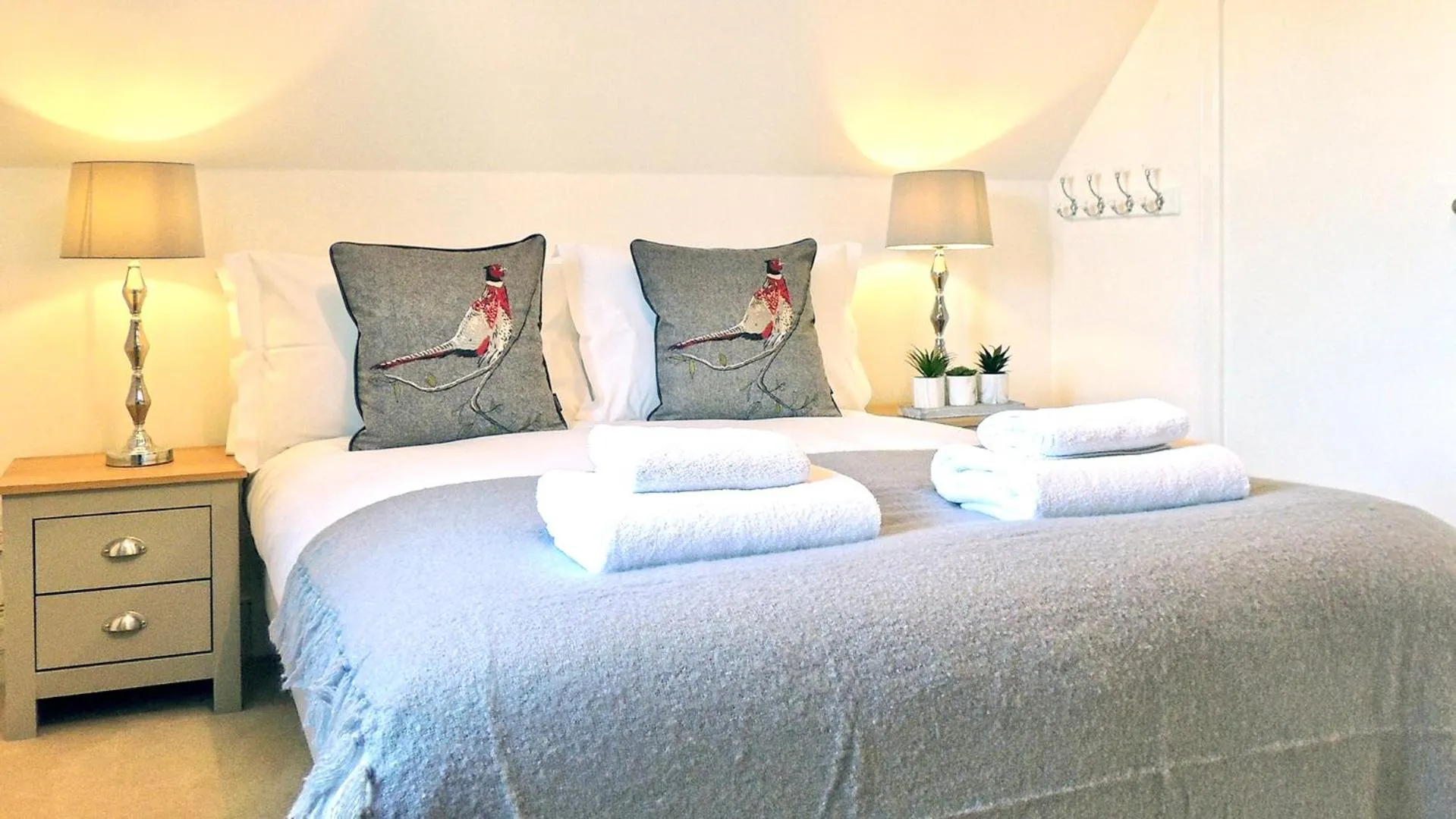 Bedroom, Bed in Magnolia Cottage-Exclusive Cotswold Package