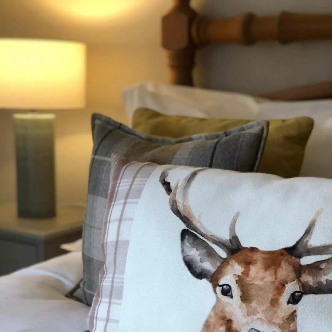 Bedroom, Bed in Magnolia Cottage-Exclusive Cotswold Package