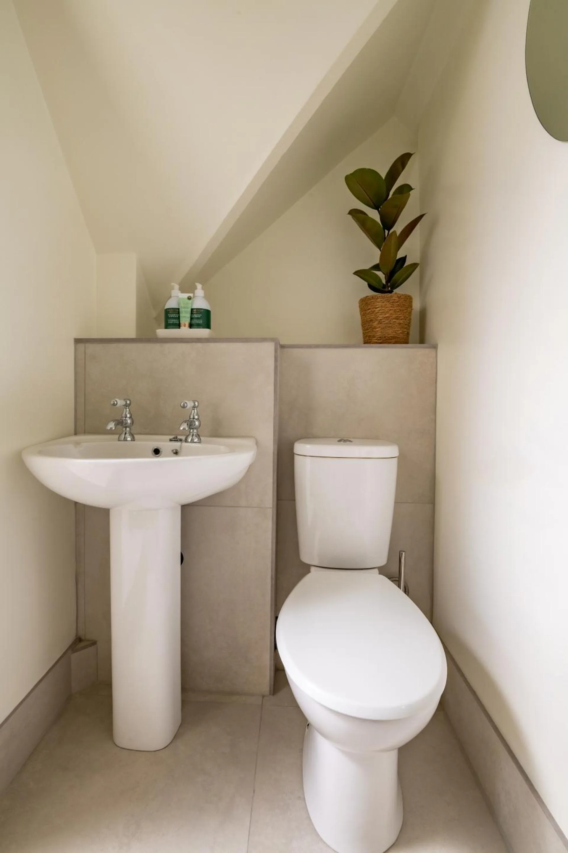 Bathroom in Magnolia Cottage-Exclusive Cotswold Package