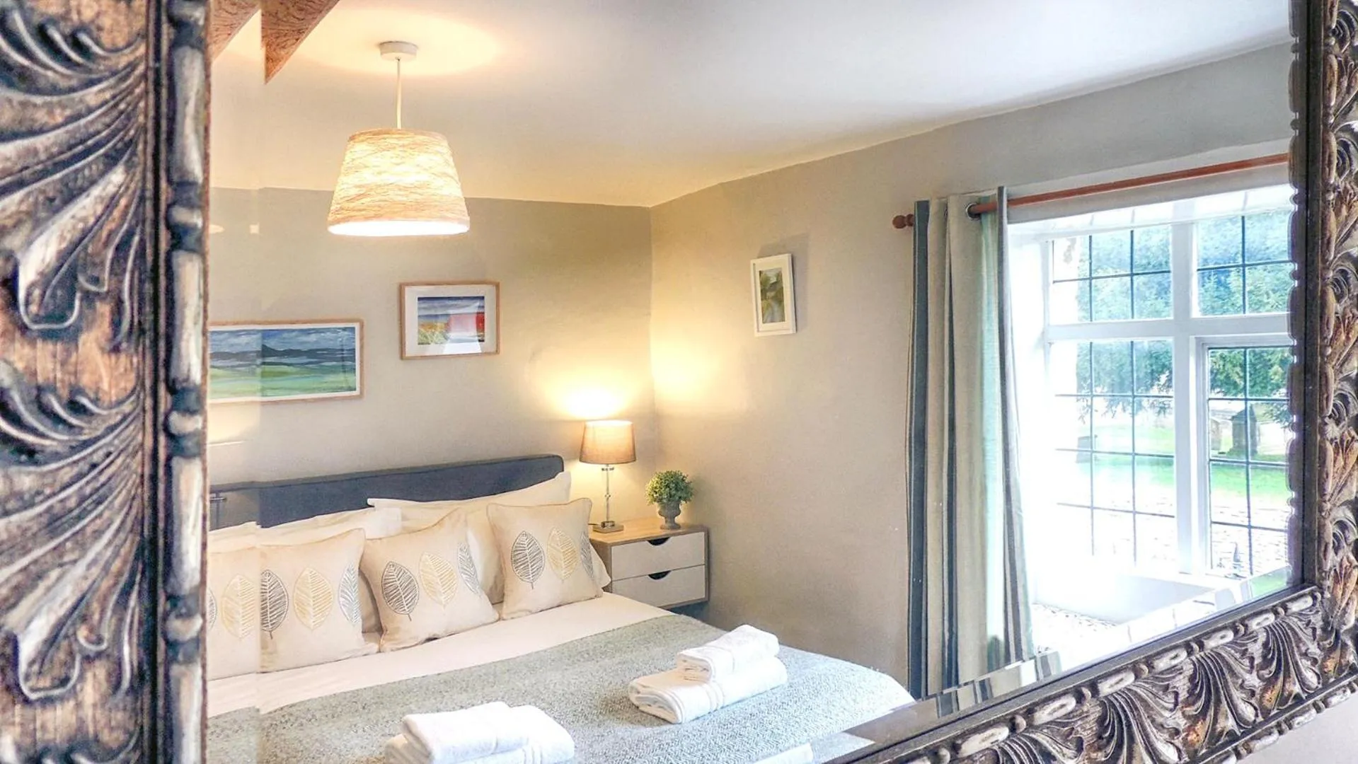 Bedroom, Bed in Magnolia Cottage-Exclusive Cotswold Package