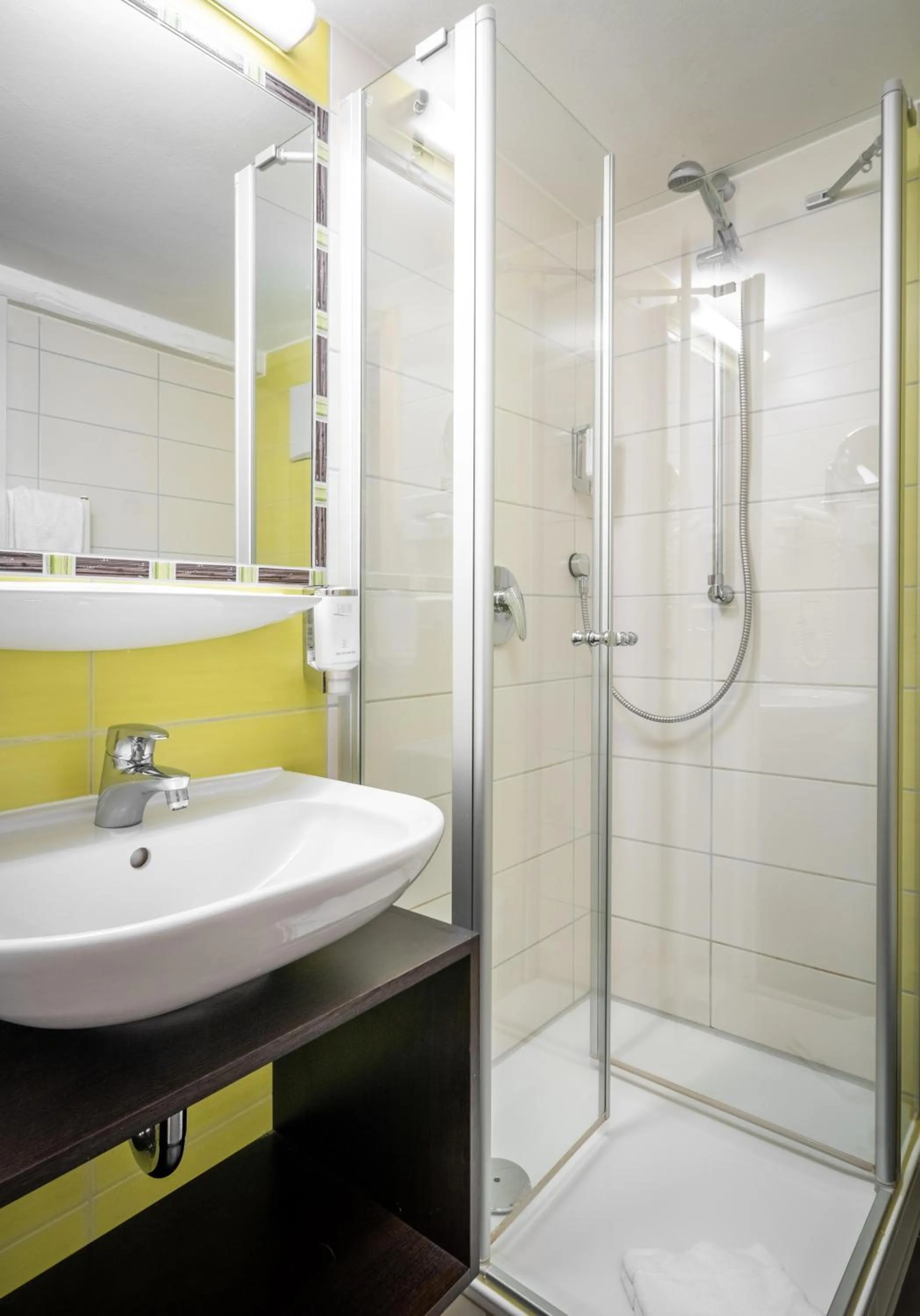 Shower in Hotel & Restaurant Post