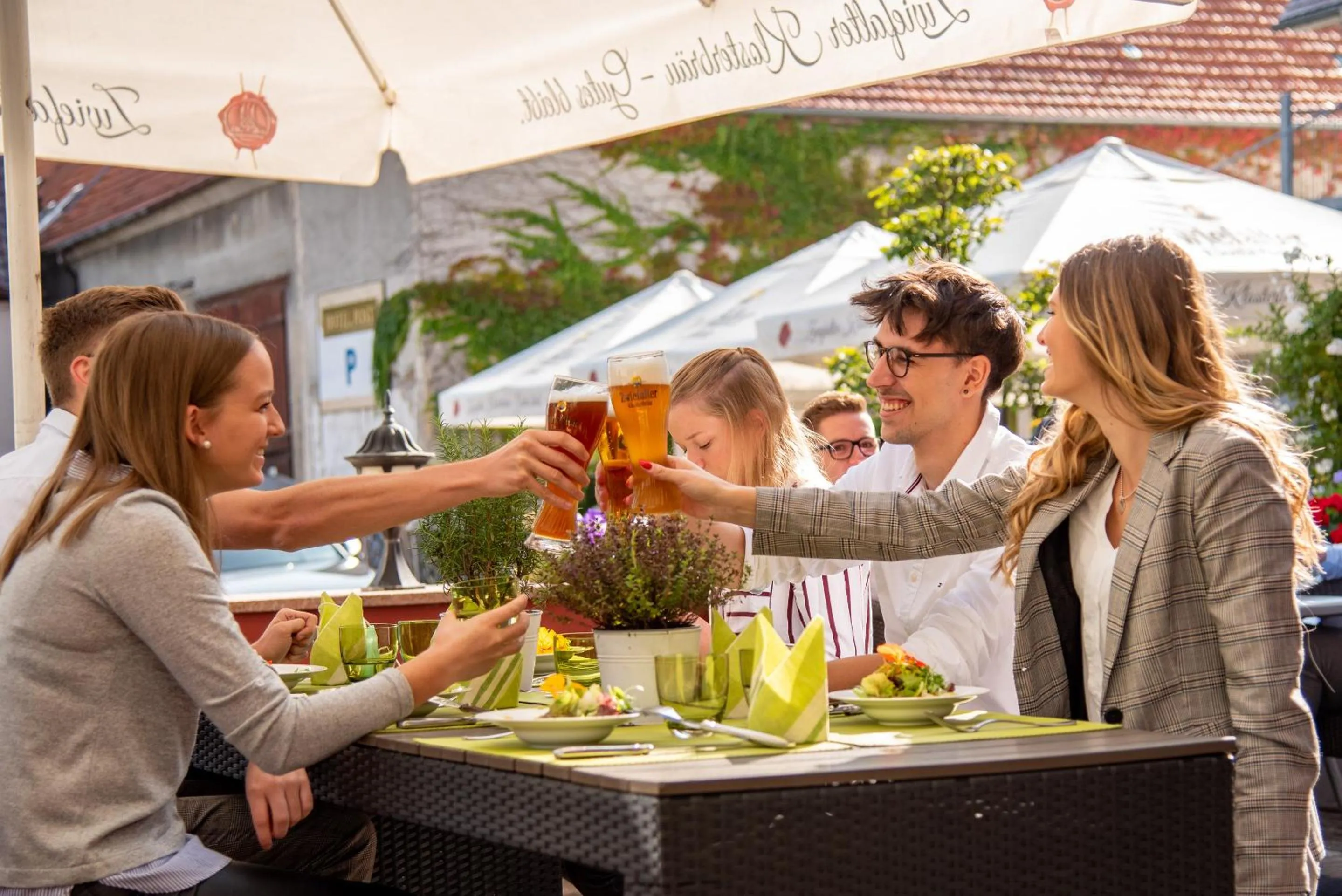 Restaurant/places to eat in Hotel & Restaurant Post