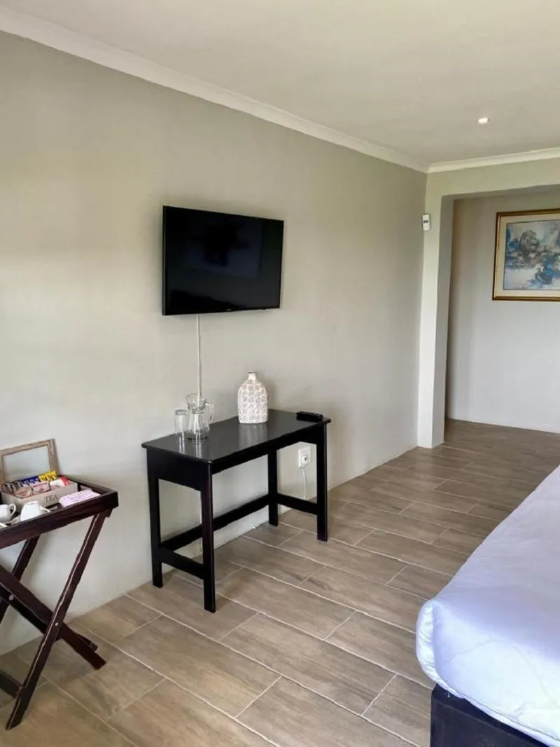 Bedroom, Bed in Ollivanders Estate