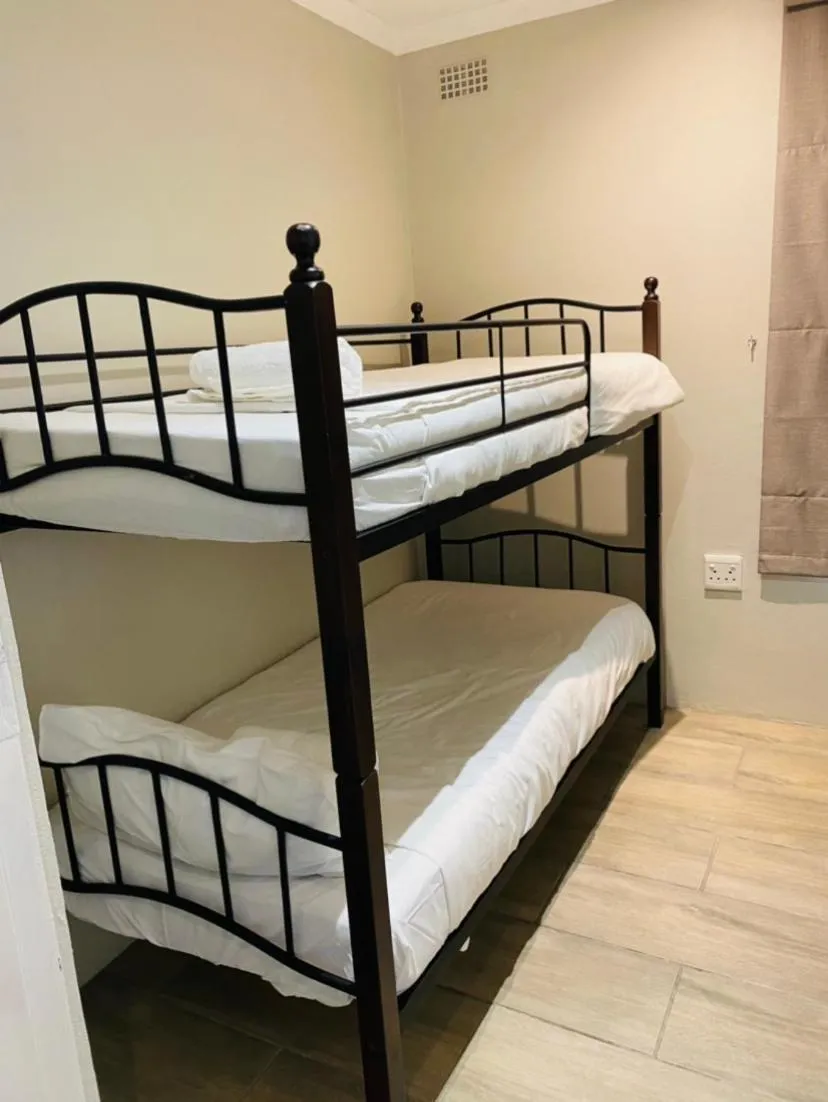 bunk bed, Bed in Ollivanders Estate