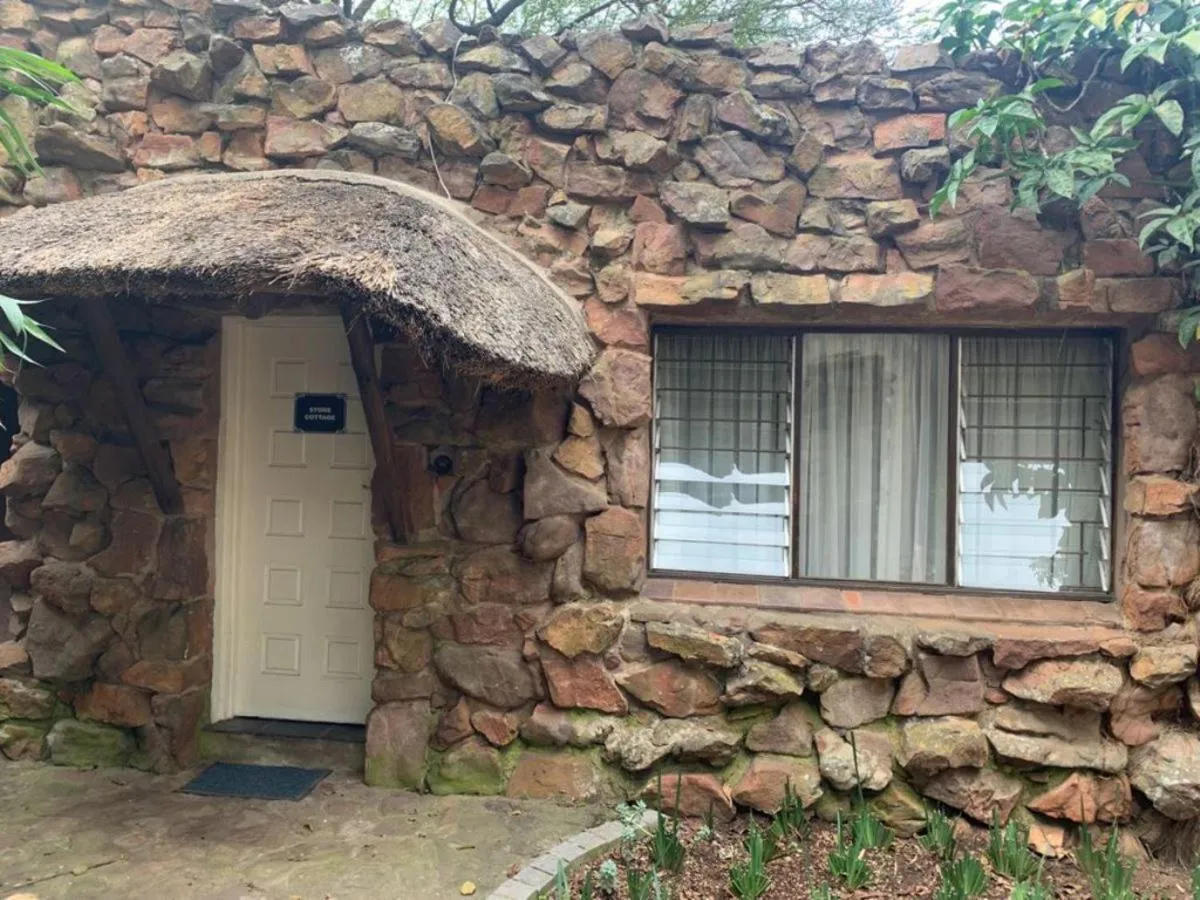 Facade/entrance in Ollivanders Estate