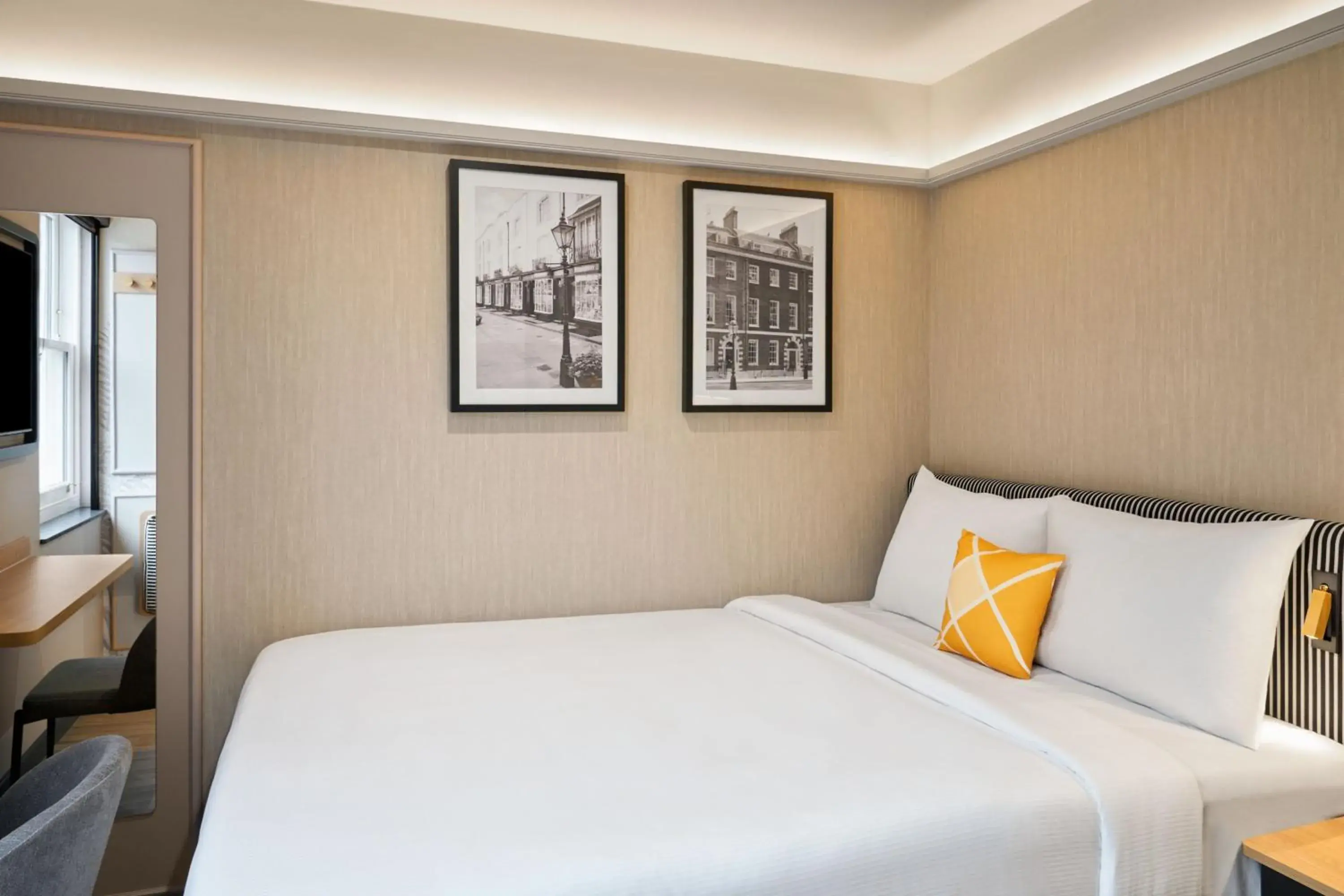 Bedroom, Bed in Four Points Flex by Sheraton London Euston Bedroom, Bed in Four Points Flex by Sheraton London Euston