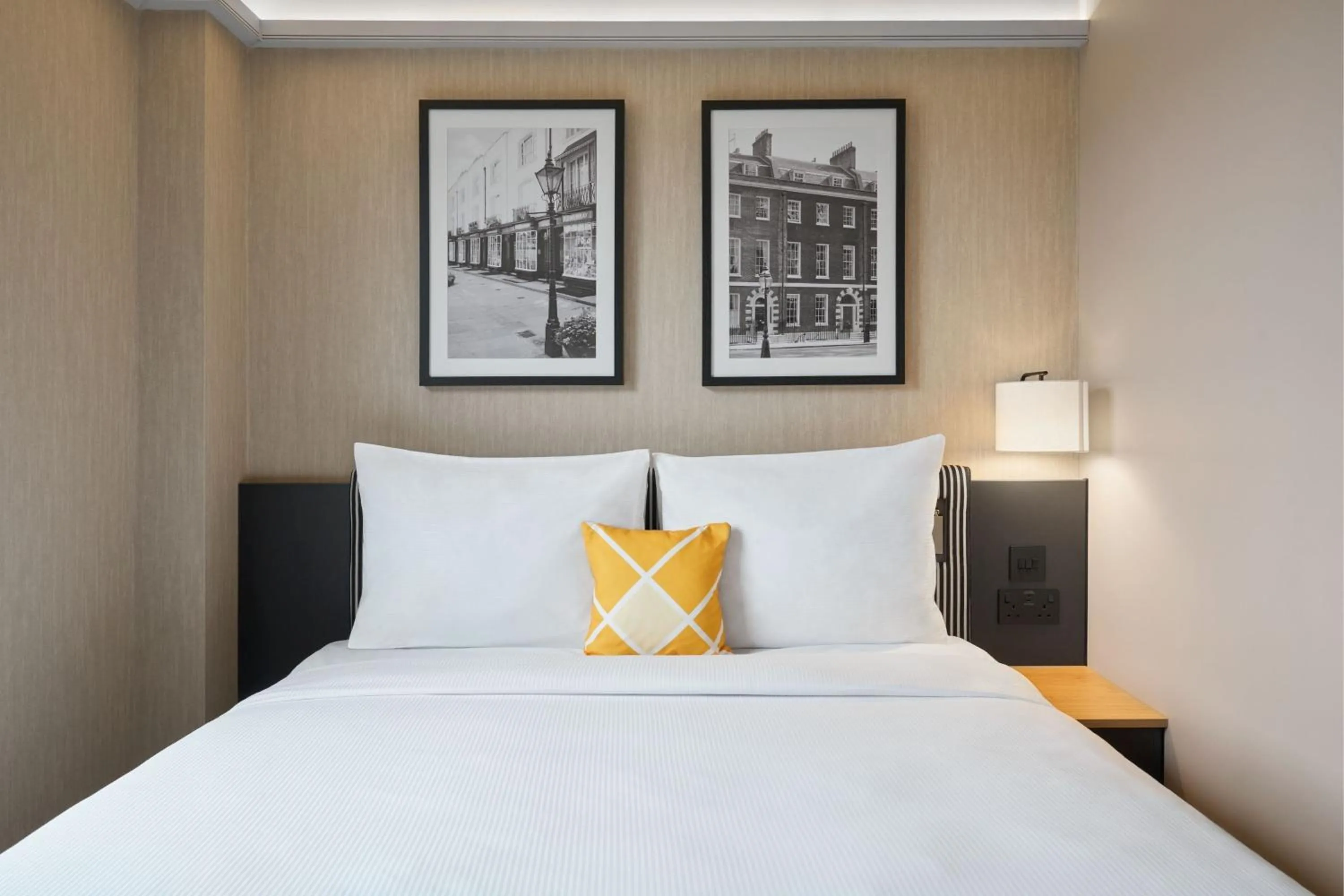Bedroom, Bed in Four Points Flex by Sheraton London Euston