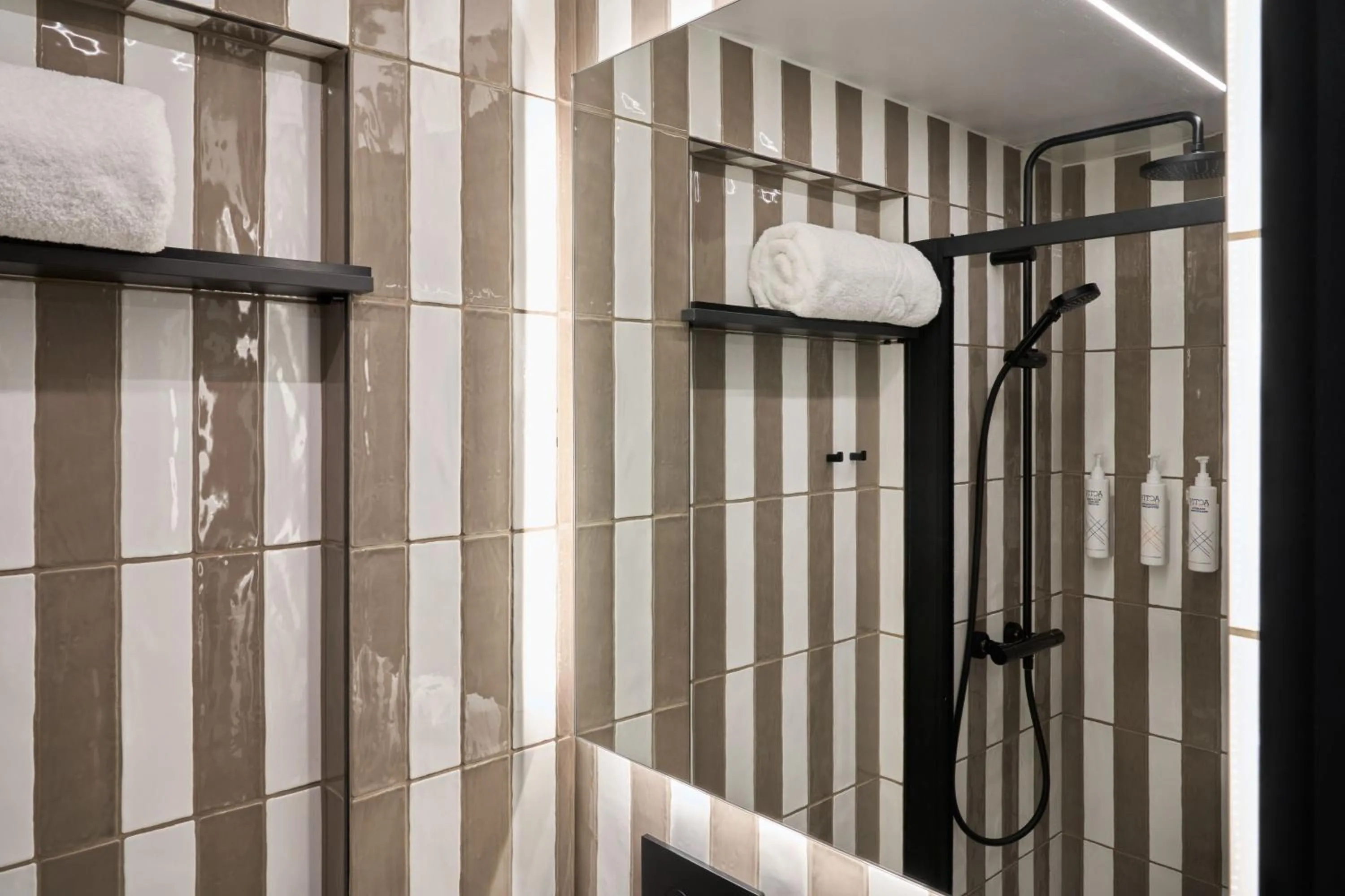 Bathroom in Four Points Flex by Sheraton London Euston