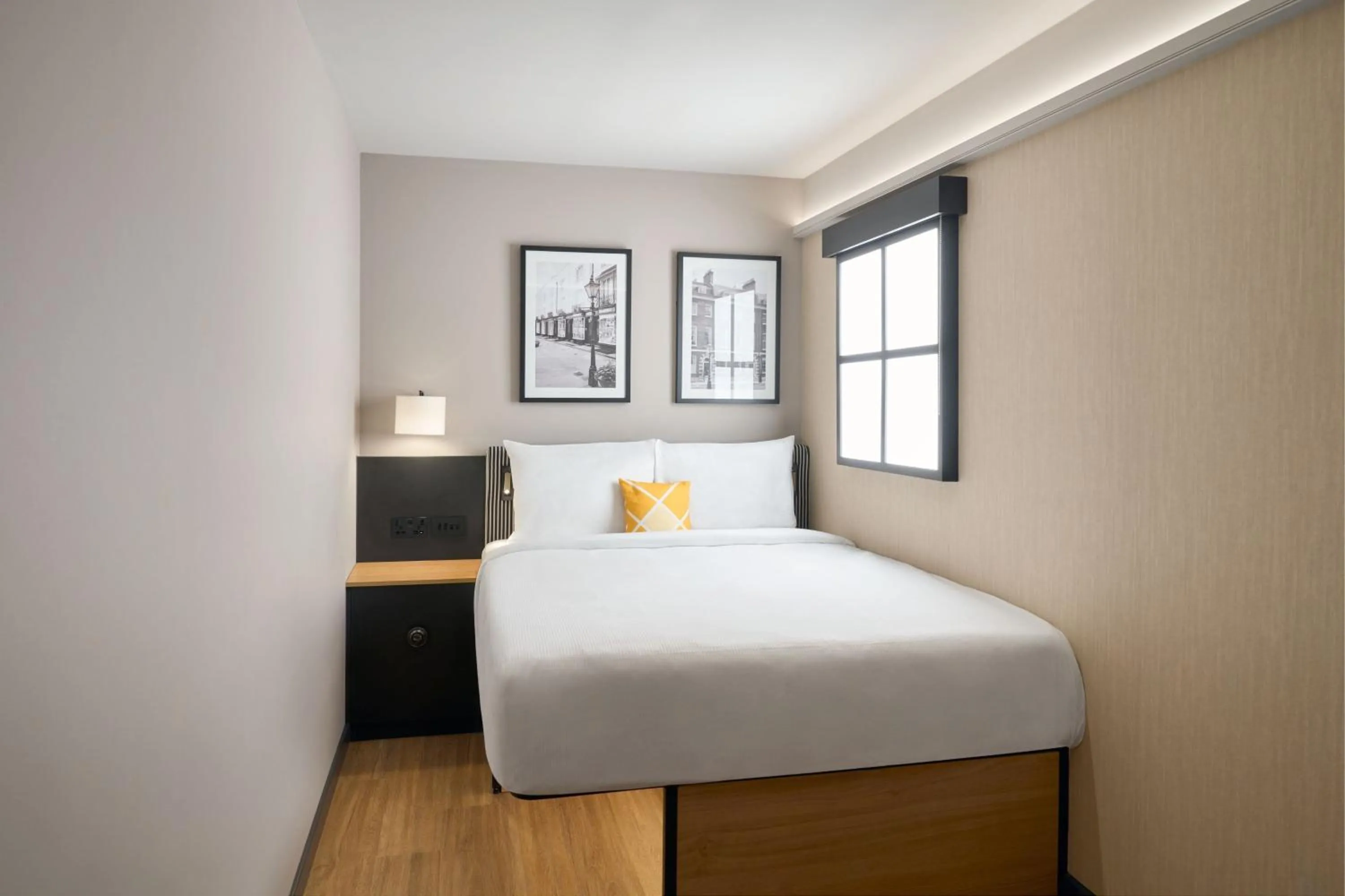 Bedroom, Bed in Four Points Flex by Sheraton London Euston