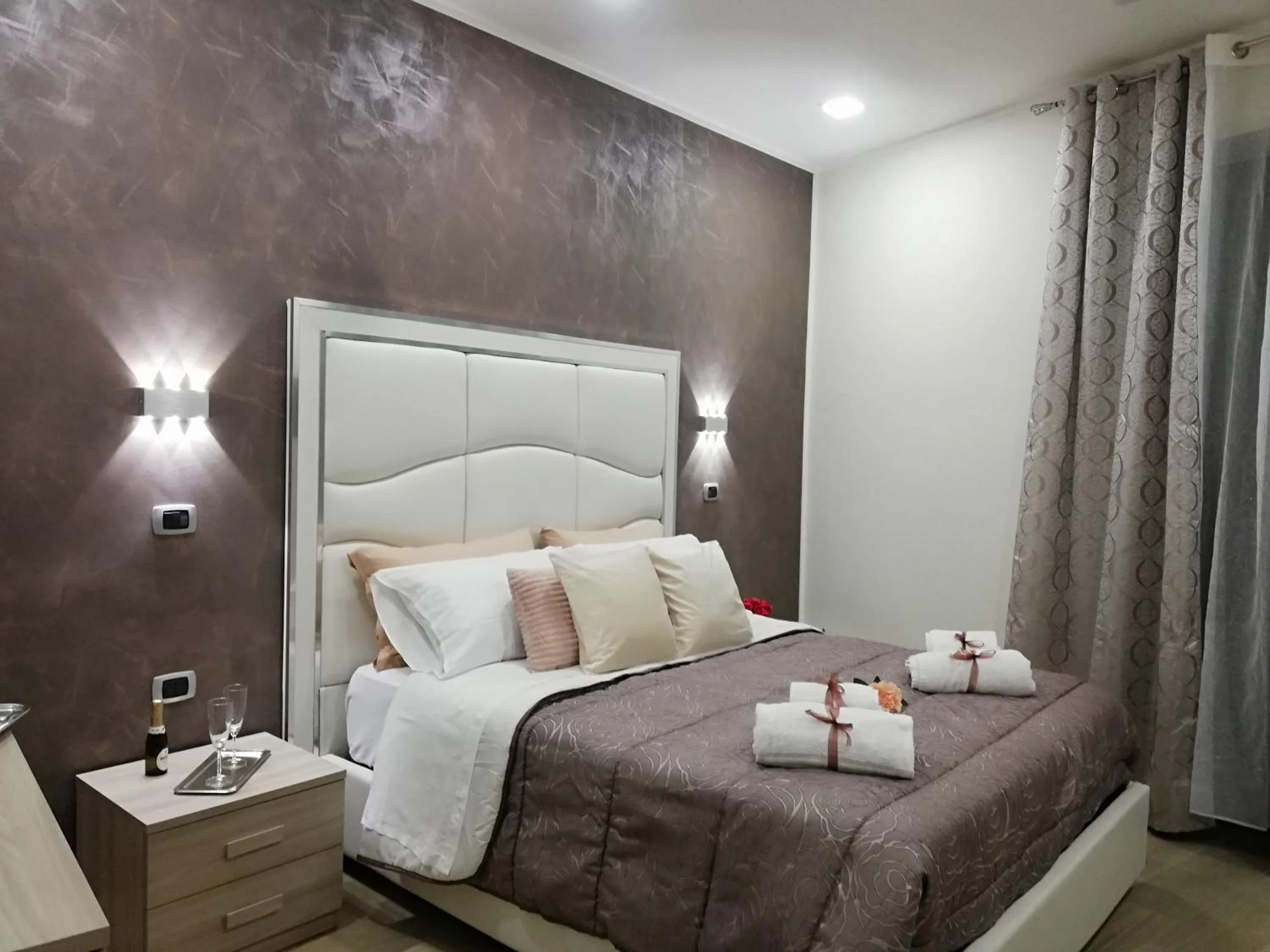 Bedroom, Bed in Royal Dreams