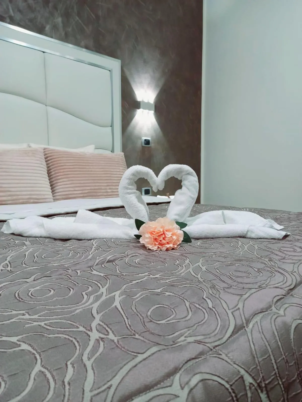 Bedroom, Bed in Royal Dreams