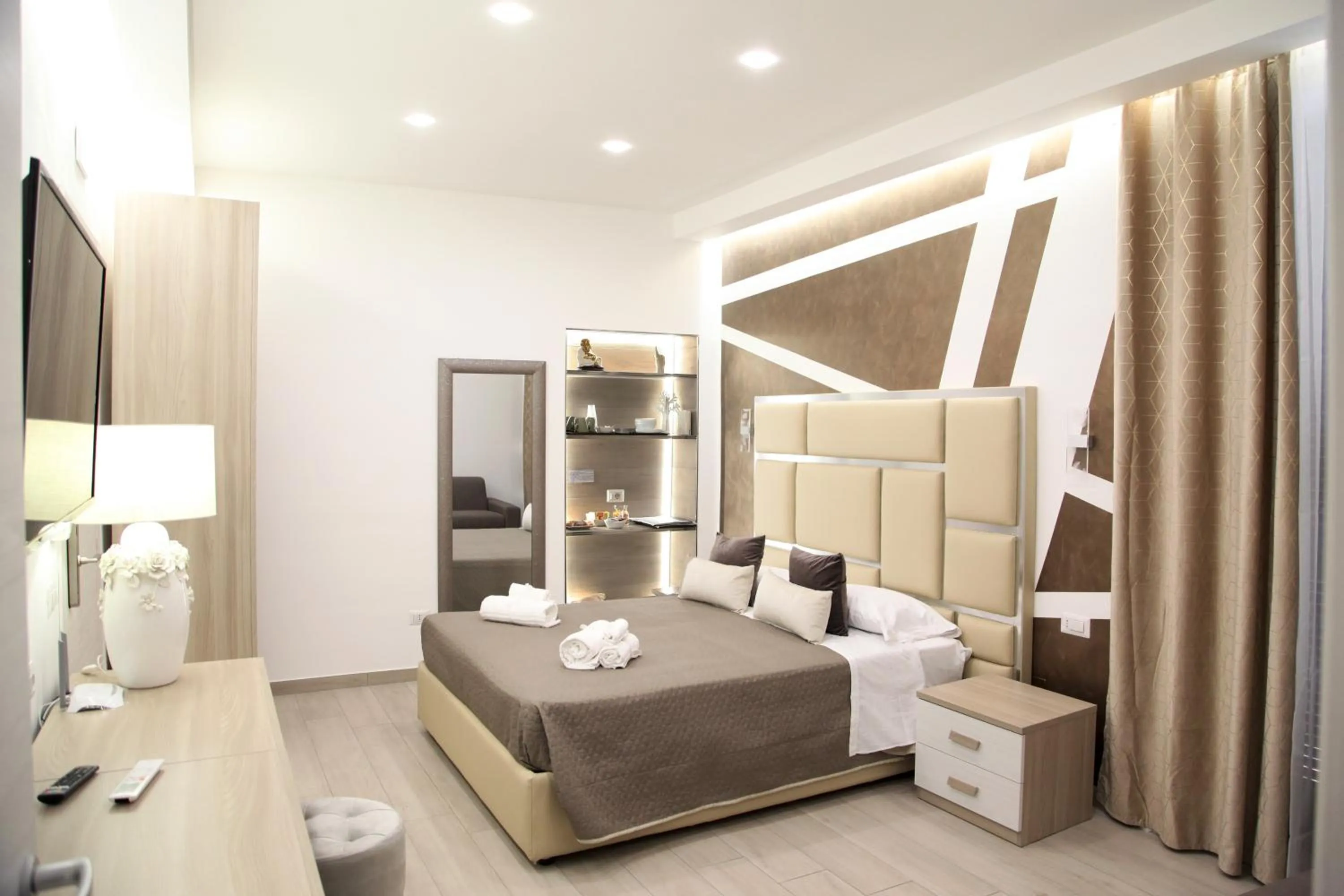 Bedroom, Bed in Royal Dreams