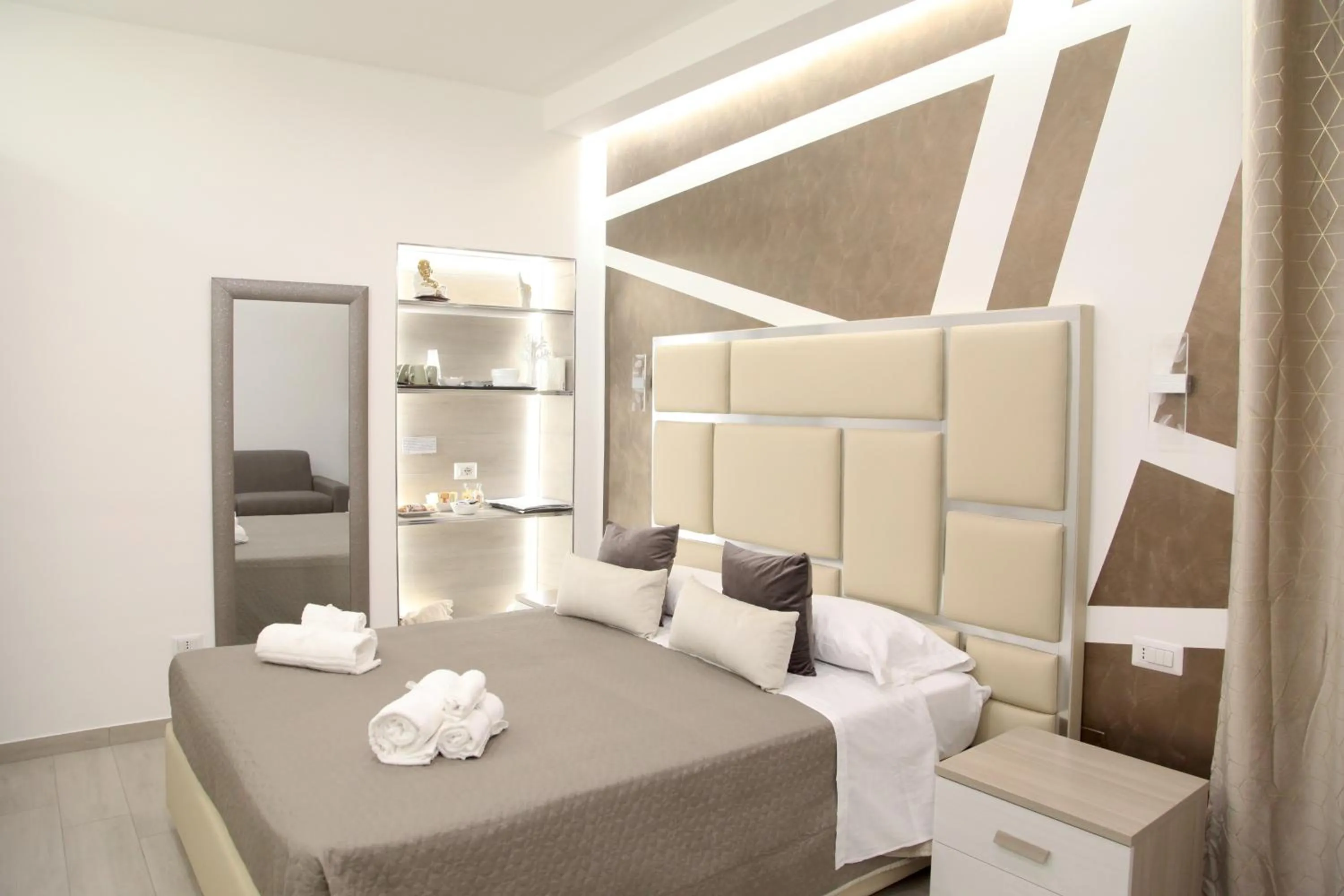 Bedroom, Bed in Royal Dreams