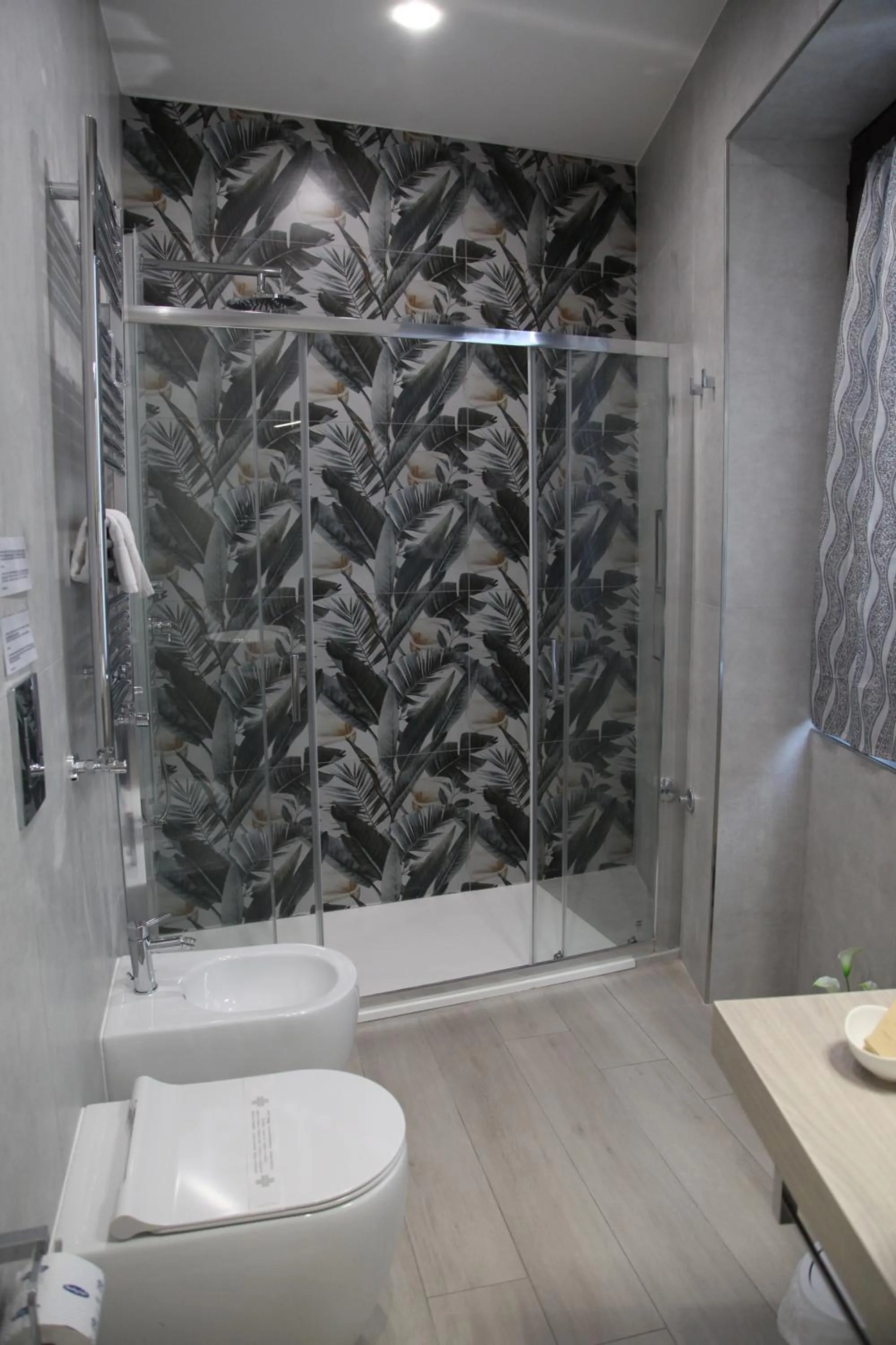 Shower in Royal Dreams