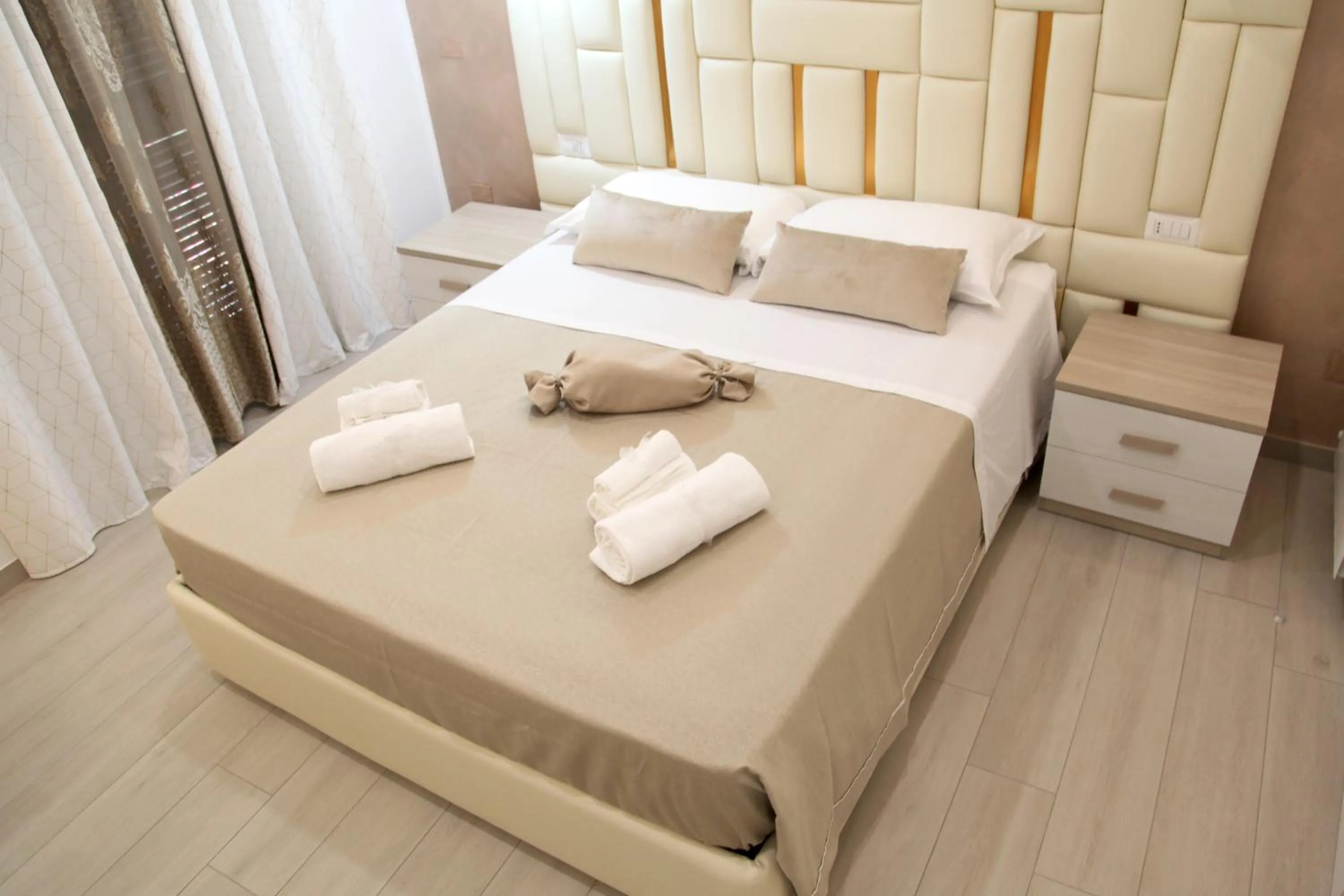 Bedroom, Bed in Royal Dreams