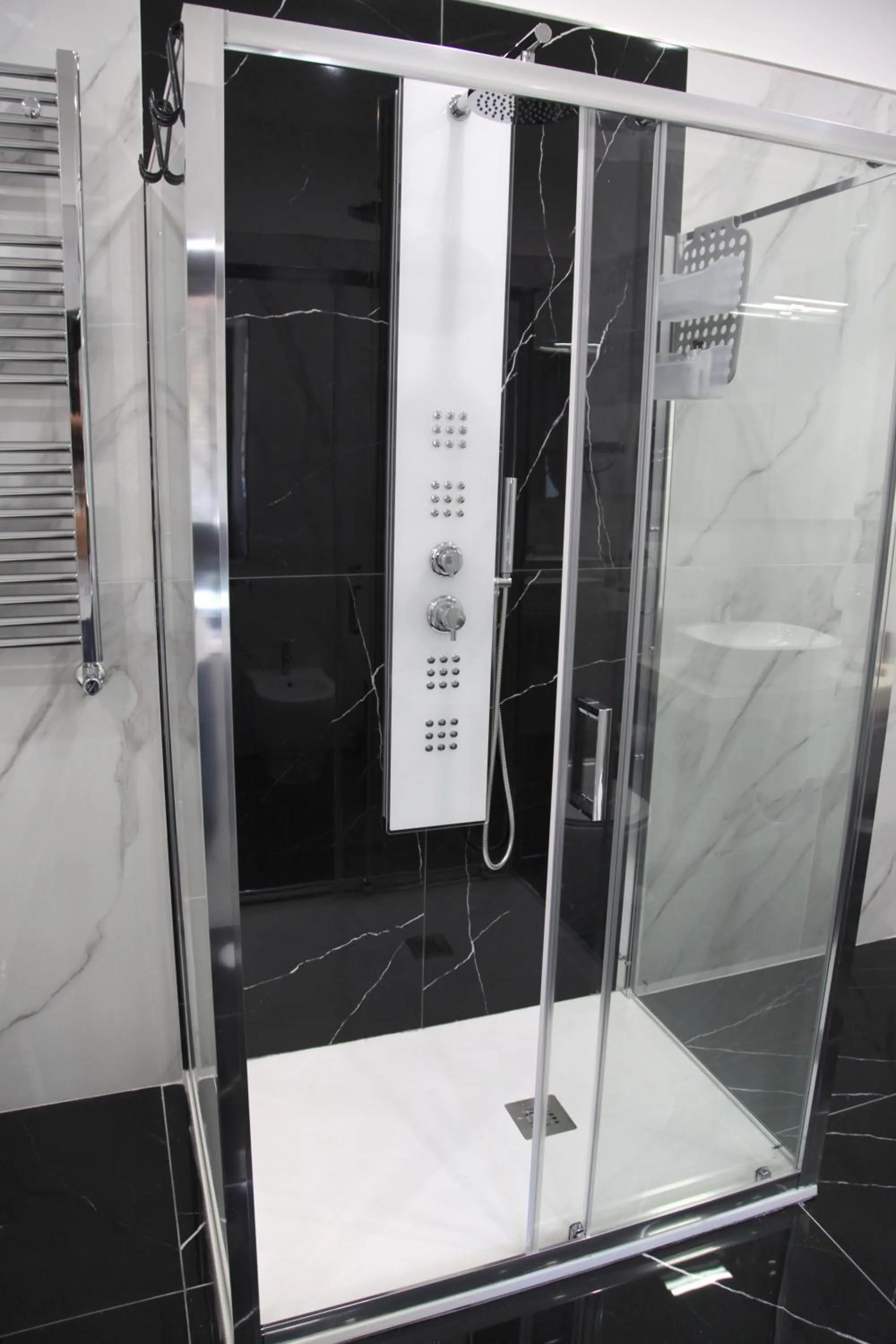 Shower in Royal Dreams