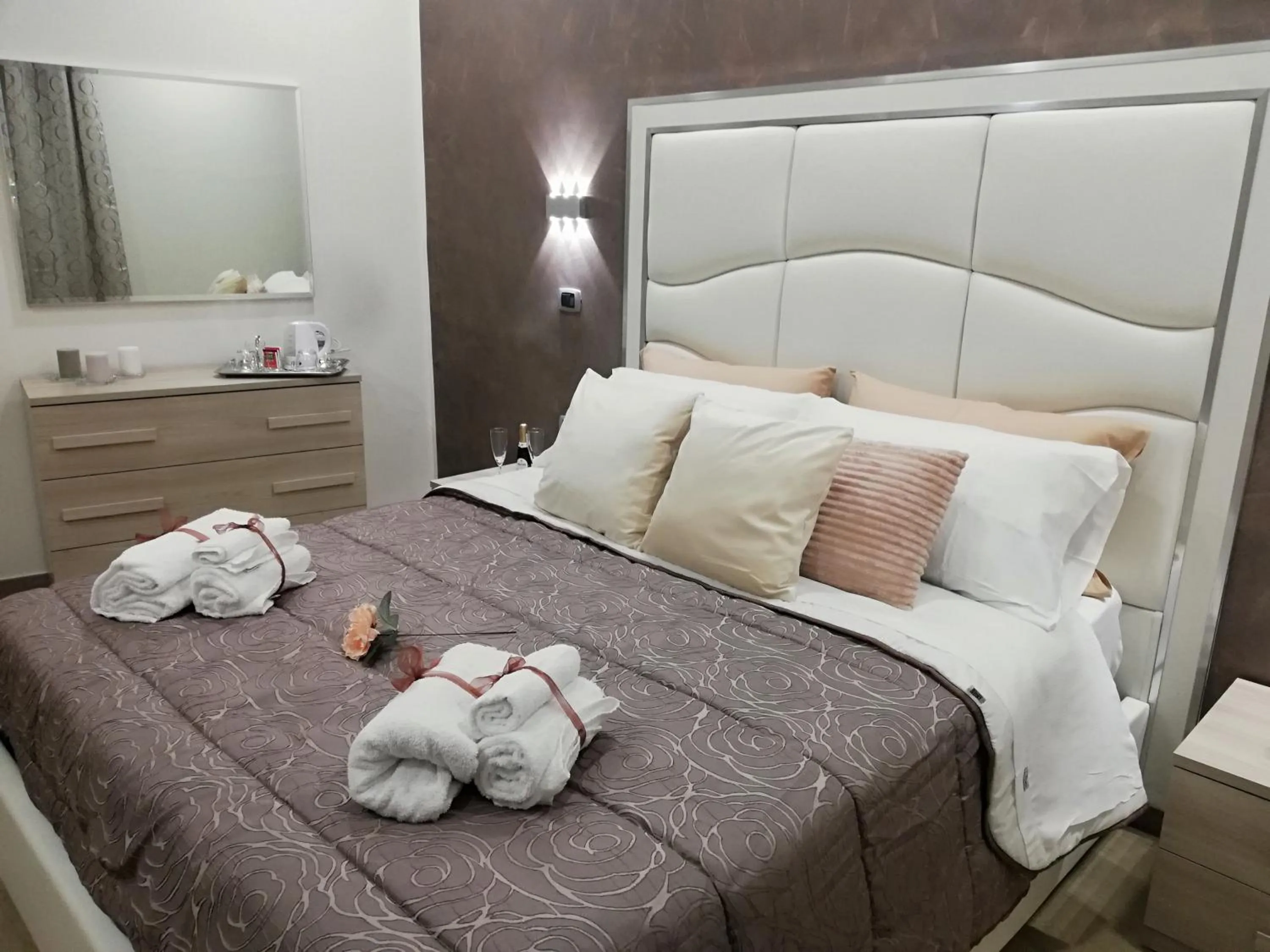 Bedroom, Bed in Royal Dreams