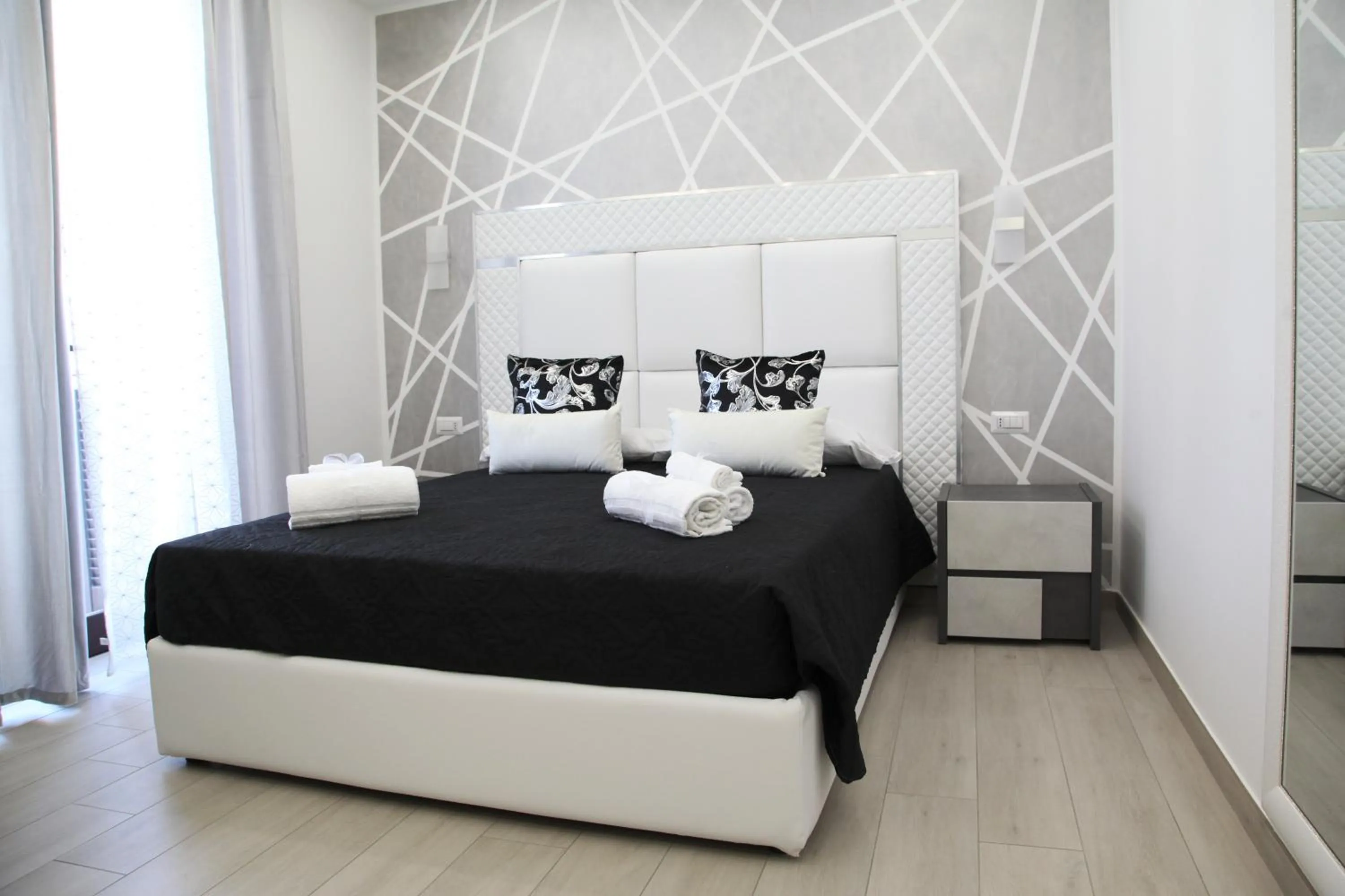 Bedroom, Bed in Royal Dreams