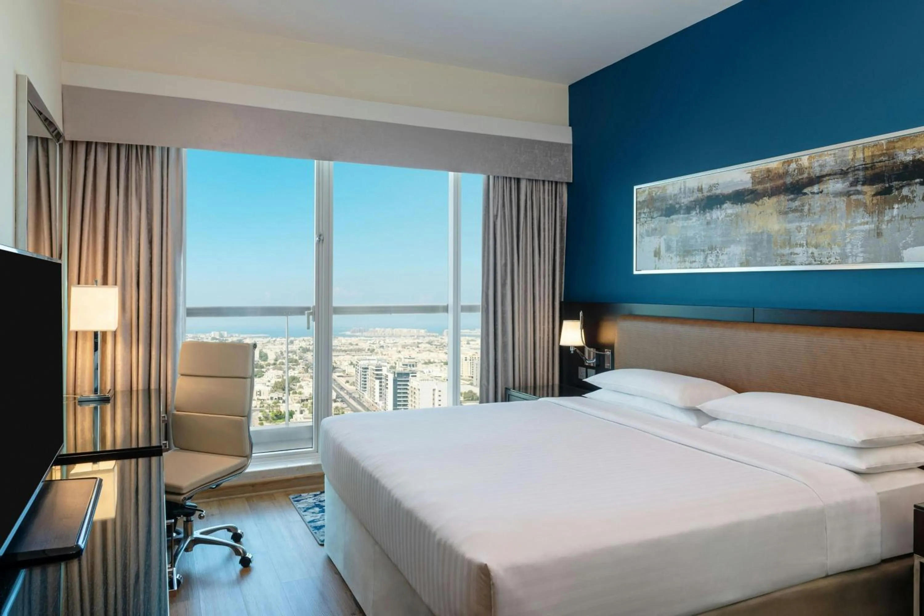 Bedroom, Bed in Four Points by Sheraton Sheikh Zayed Road