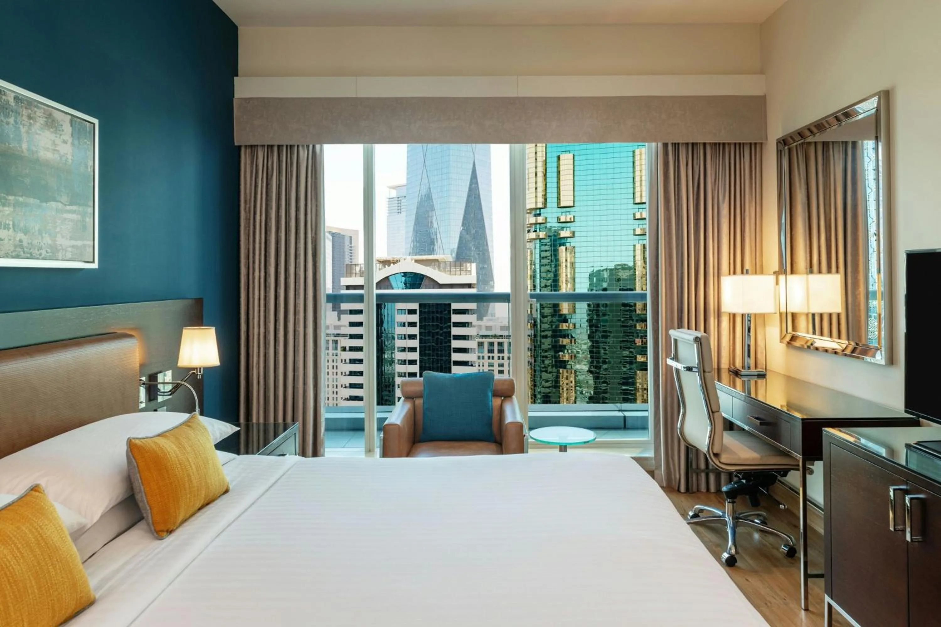 Photo of the whole room, Bed in Four Points by Sheraton Sheikh Zayed Road