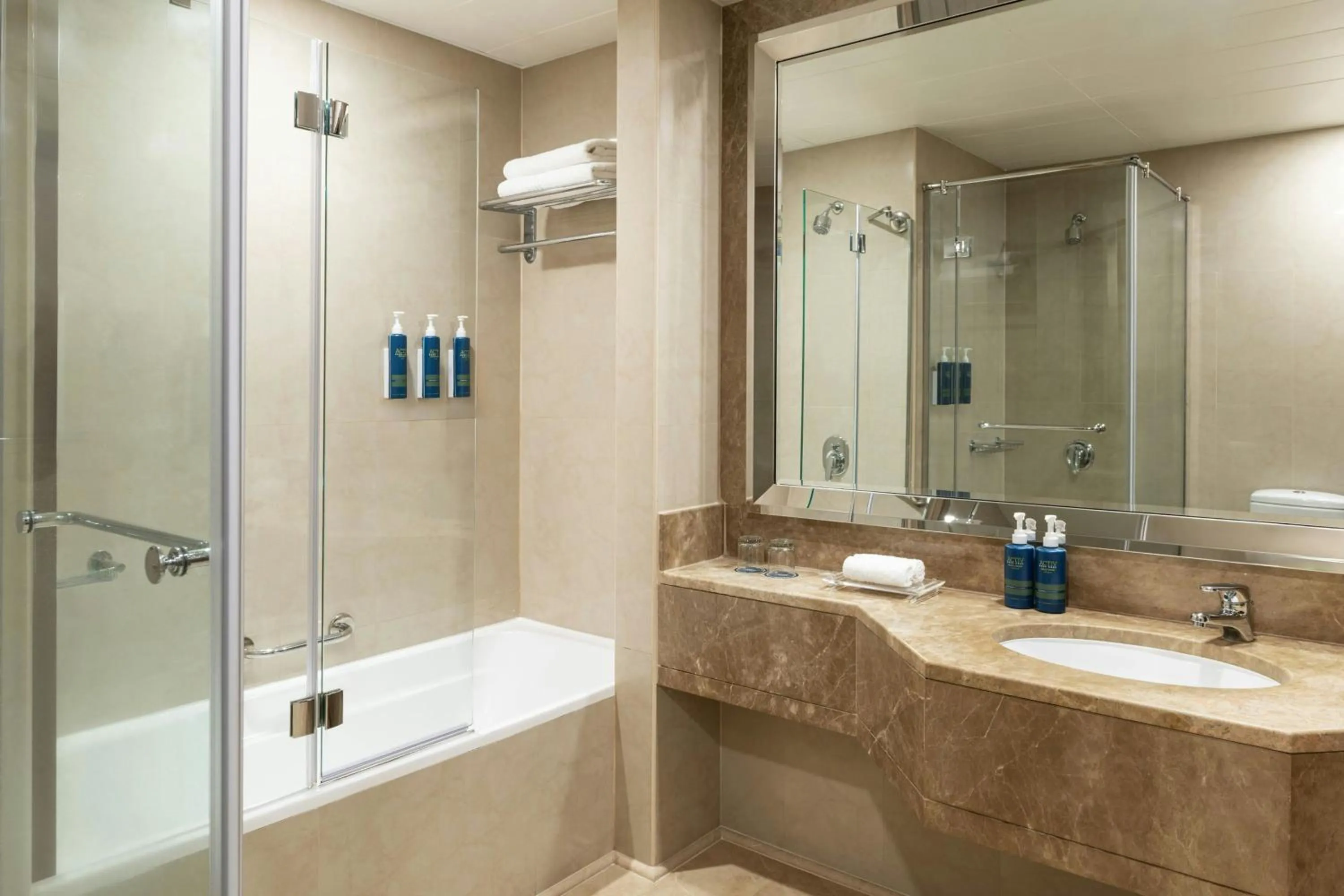 Bathroom in Four Points by Sheraton Sheikh Zayed Road