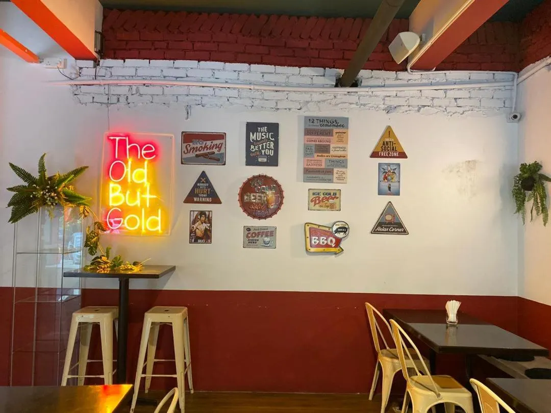 Restaurant/places to eat in Orchard Inn Puchong