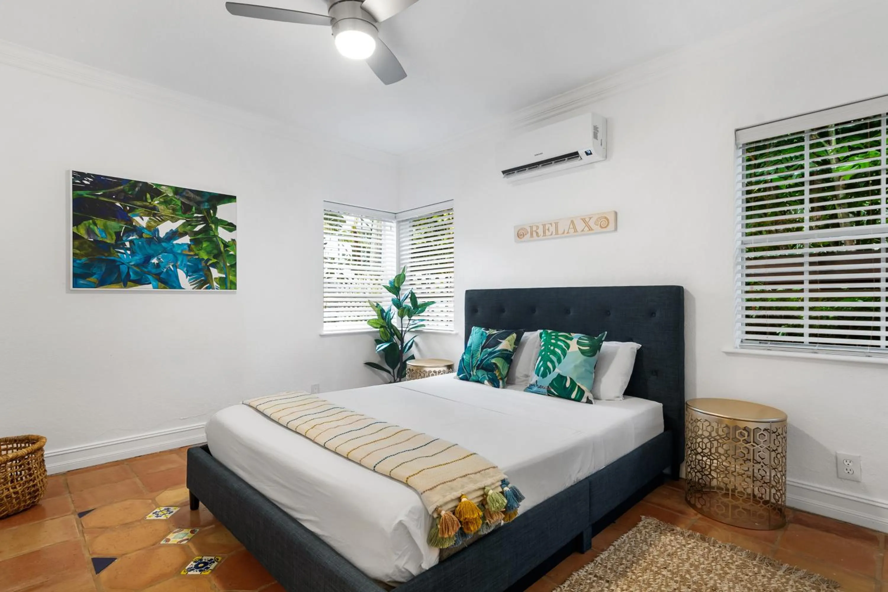 Bedroom, Bed in Alani Bay Villas