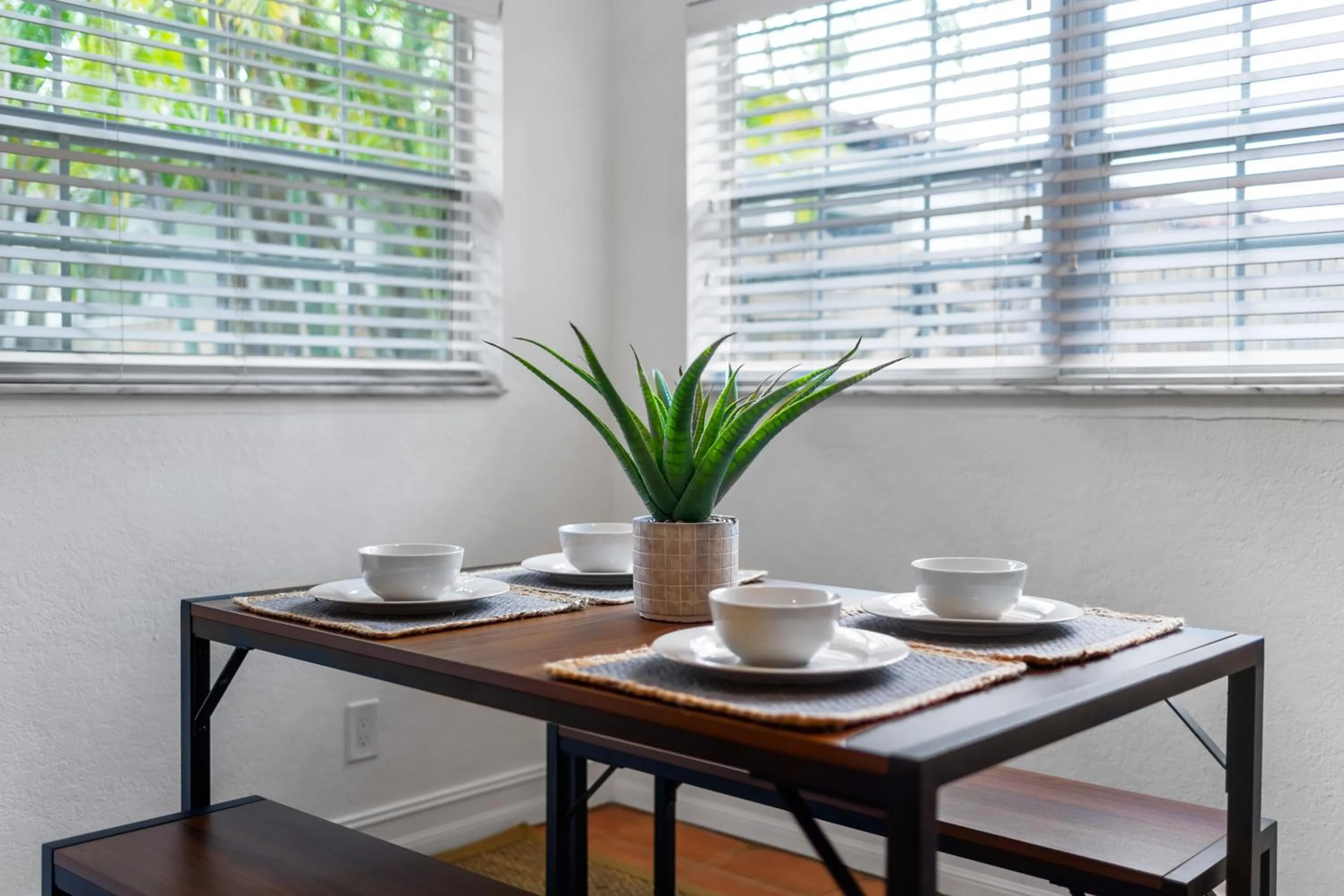 Dining area in Alani Bay Villas