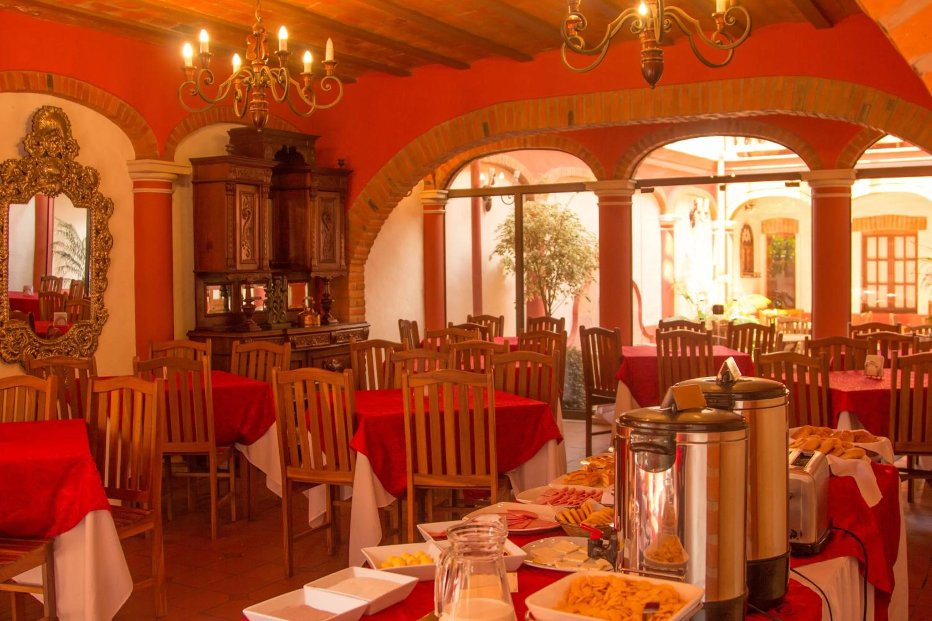 Restaurant/places to eat in Hotel Monasterio