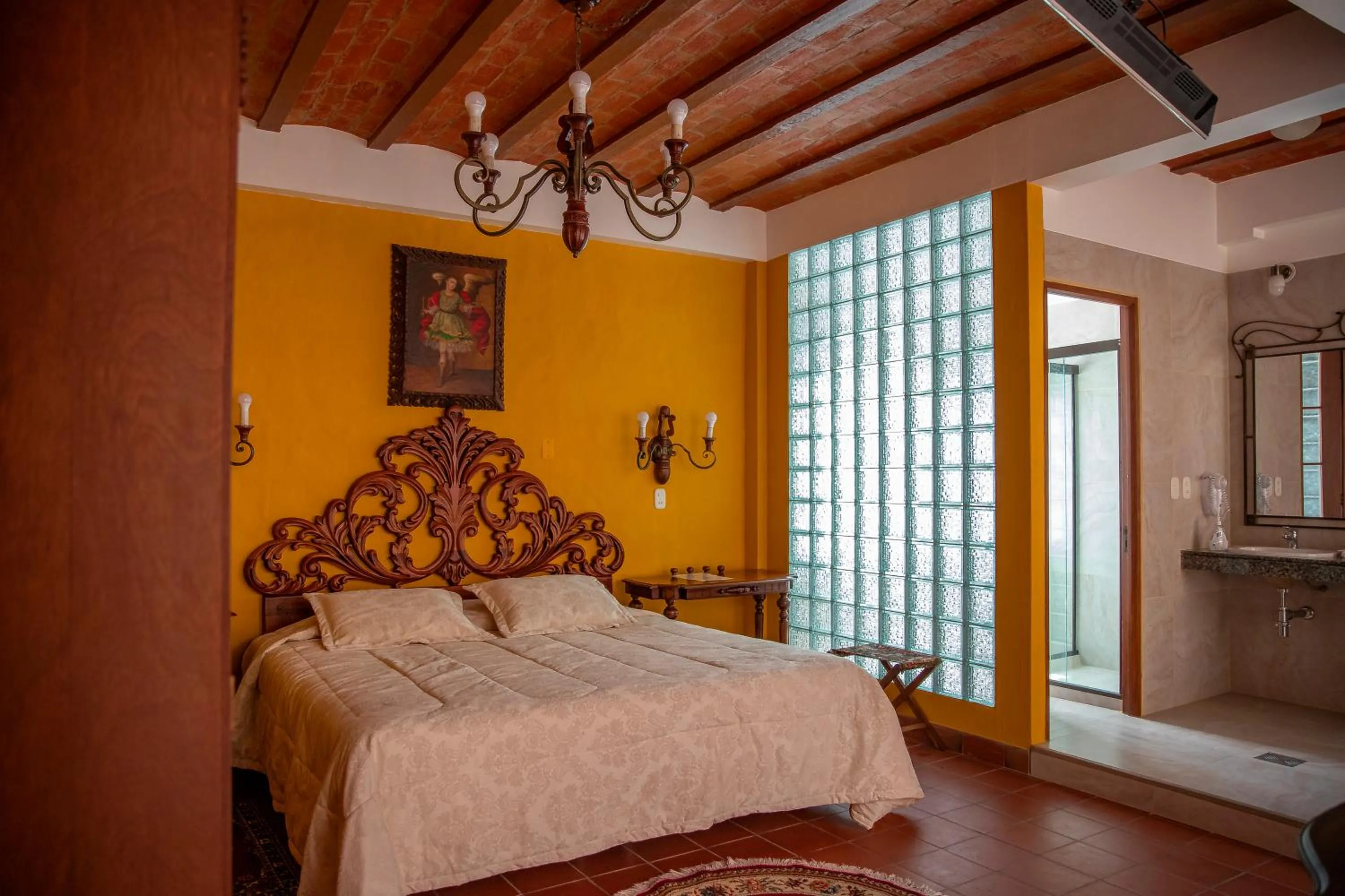 Bed in Hotel Monasterio