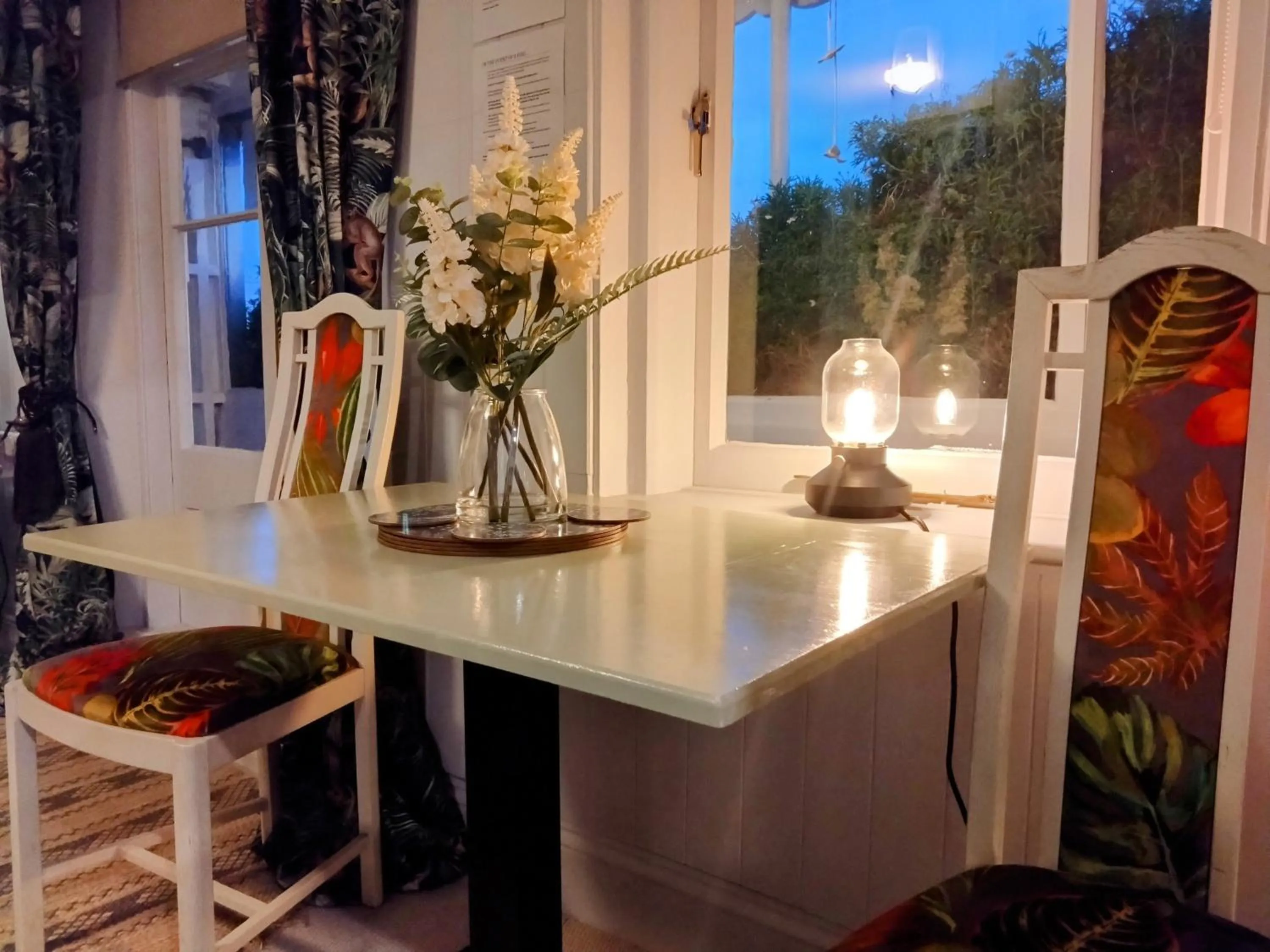 Dining area in Beachfront Studio Apartment