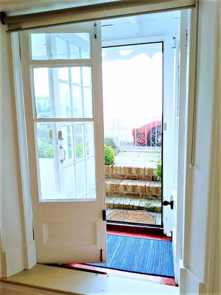 Facade/entrance in Beachfront Studio Apartment