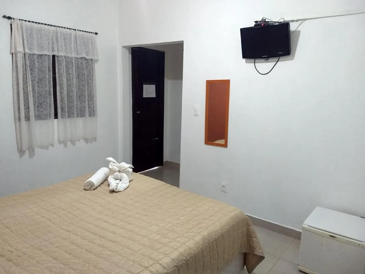 Communal lounge/ TV room, Bed in POUSADA BORE KOKO