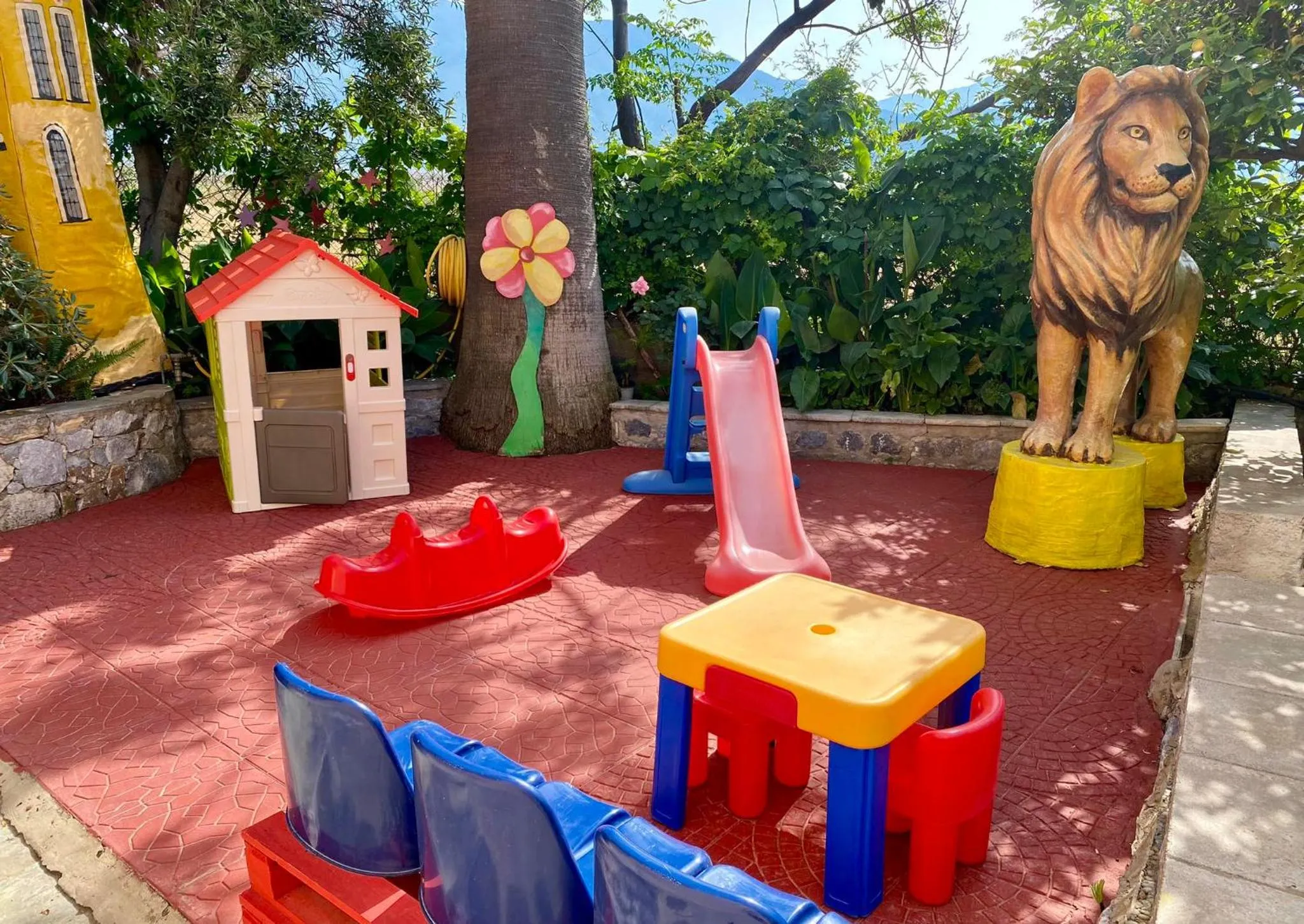 Children play ground in Poledas Apartments
