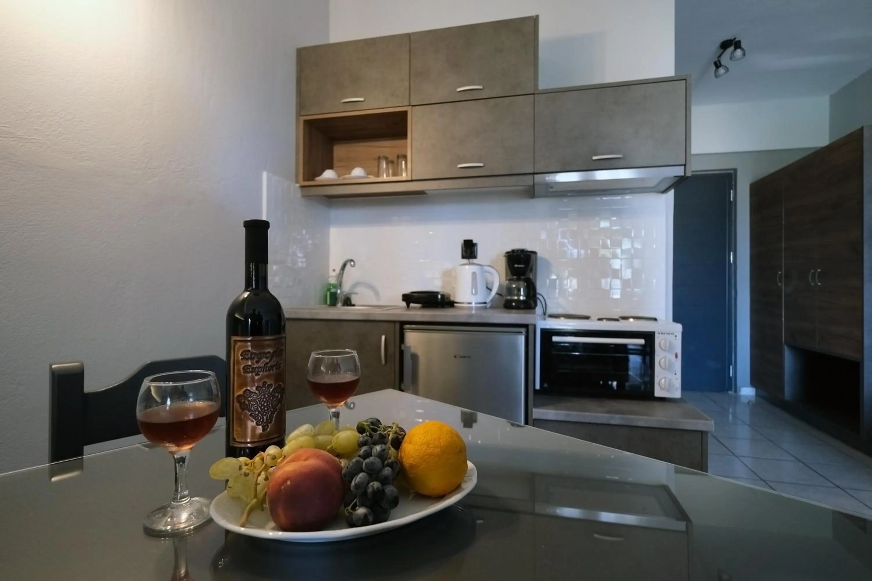 Kitchen or kitchenette in Poledas Apartments