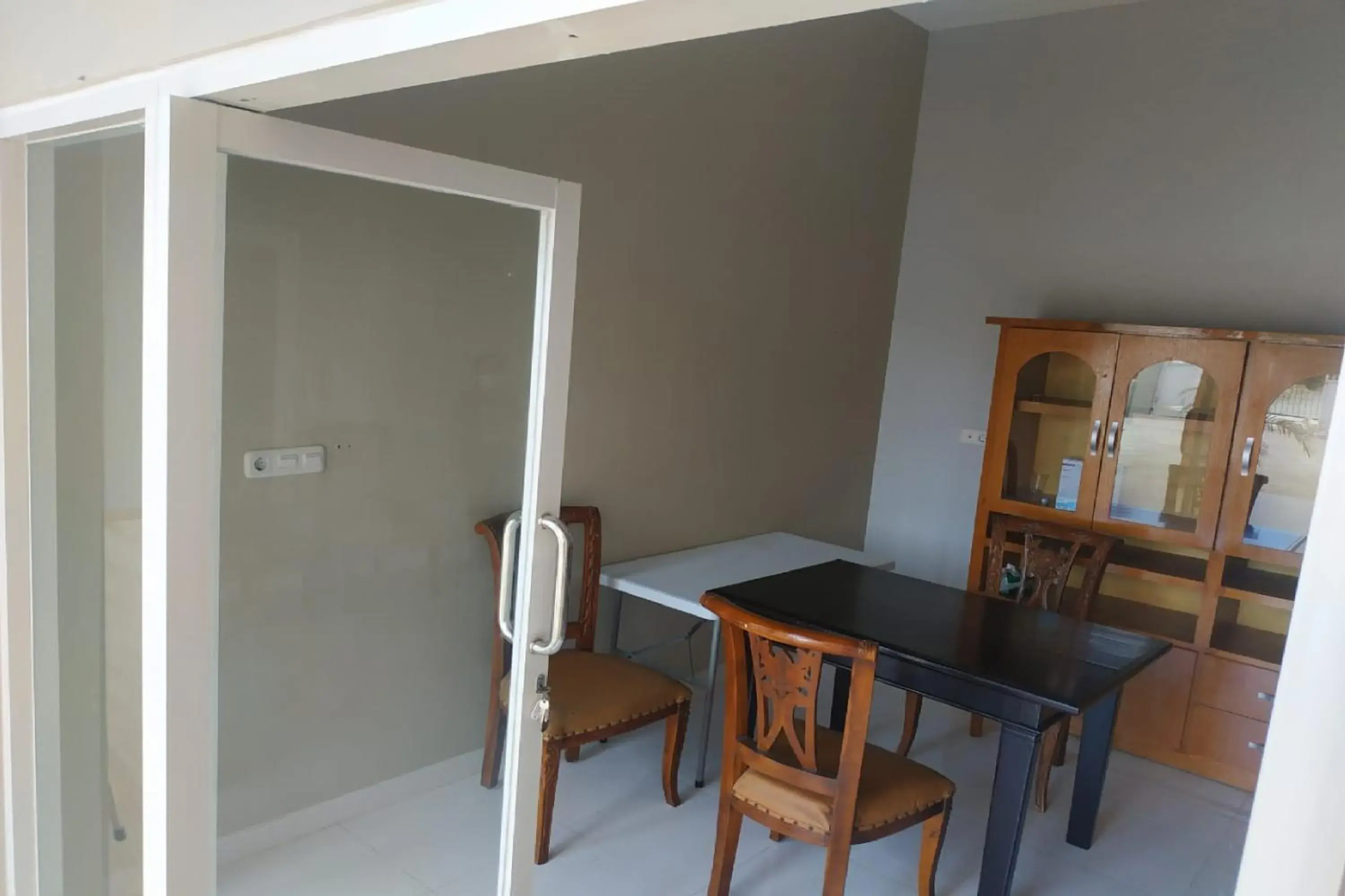 Dining area in Nietsa Guest House Palu RedPartner Dining area in Nietsa Guest House Palu RedPartner