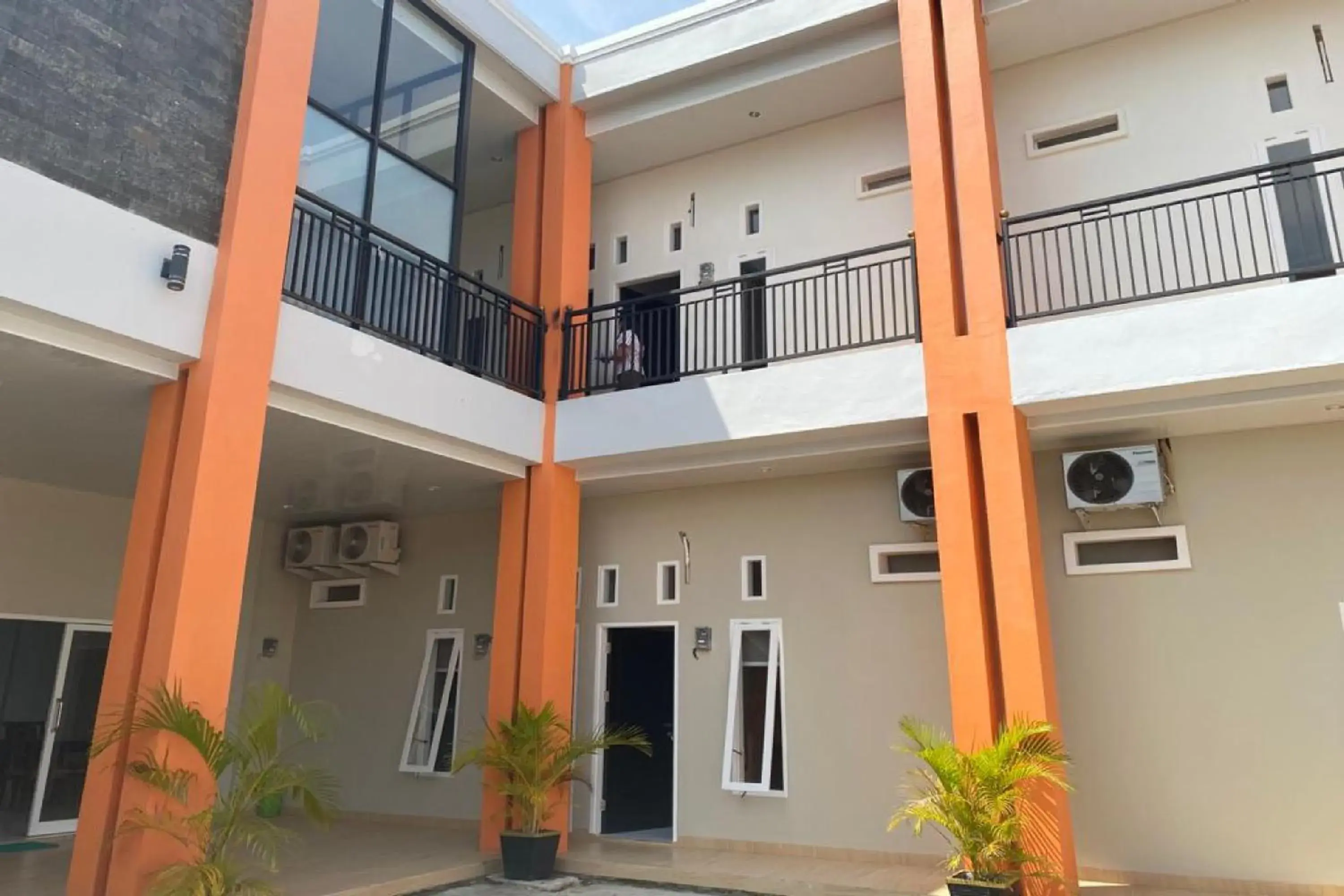 Property building in Nietsa Guest House Palu RedPartner Property building in Nietsa Guest House Palu RedPartner