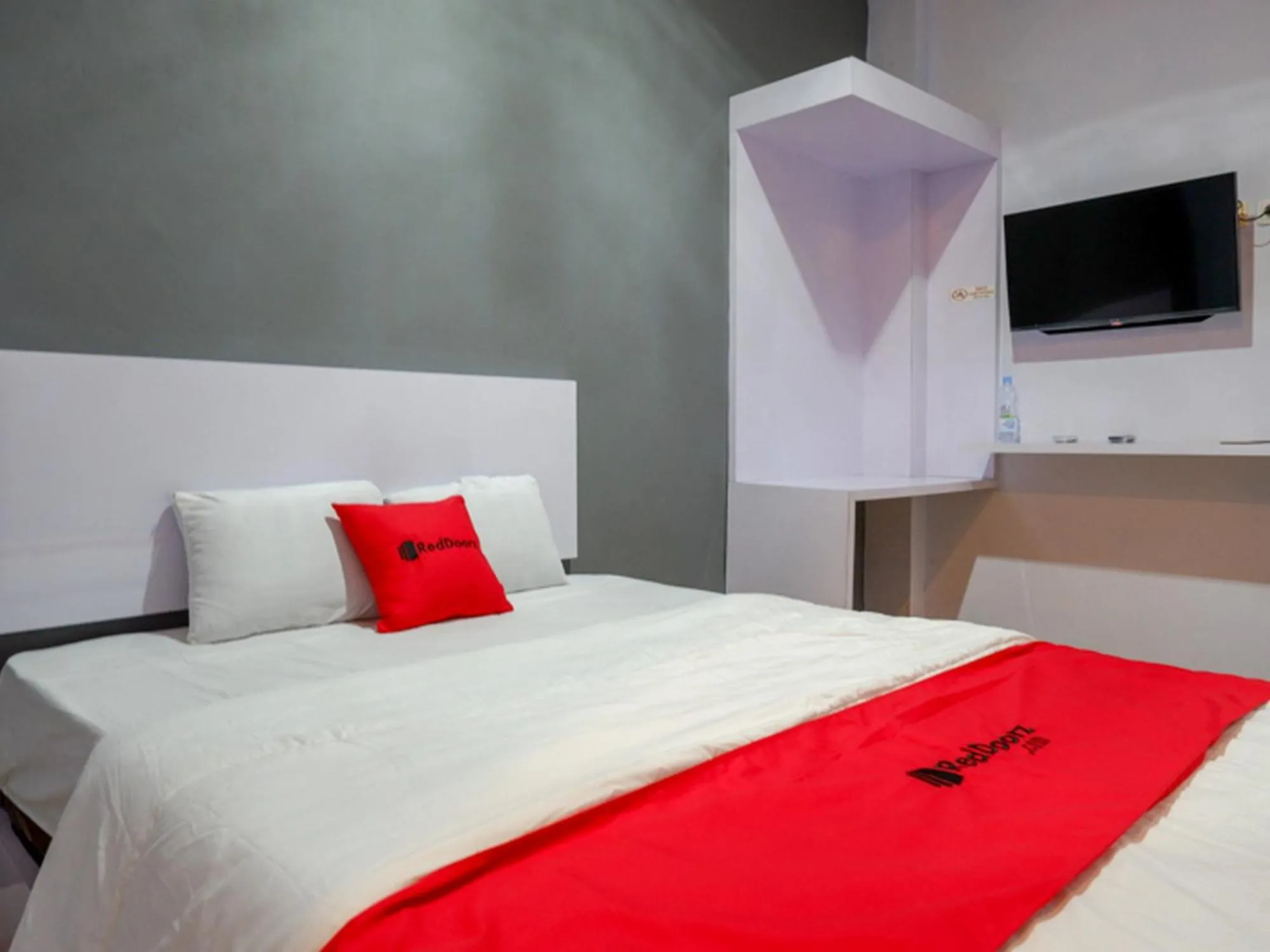 Bed in RedDoorz near Pasar Batang
