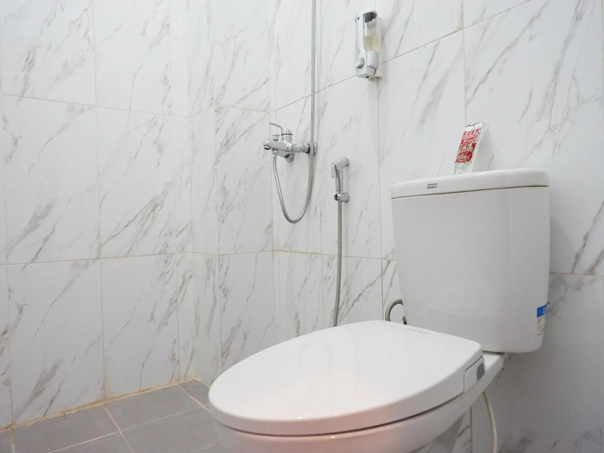 RedDoorz near Pasar Batang