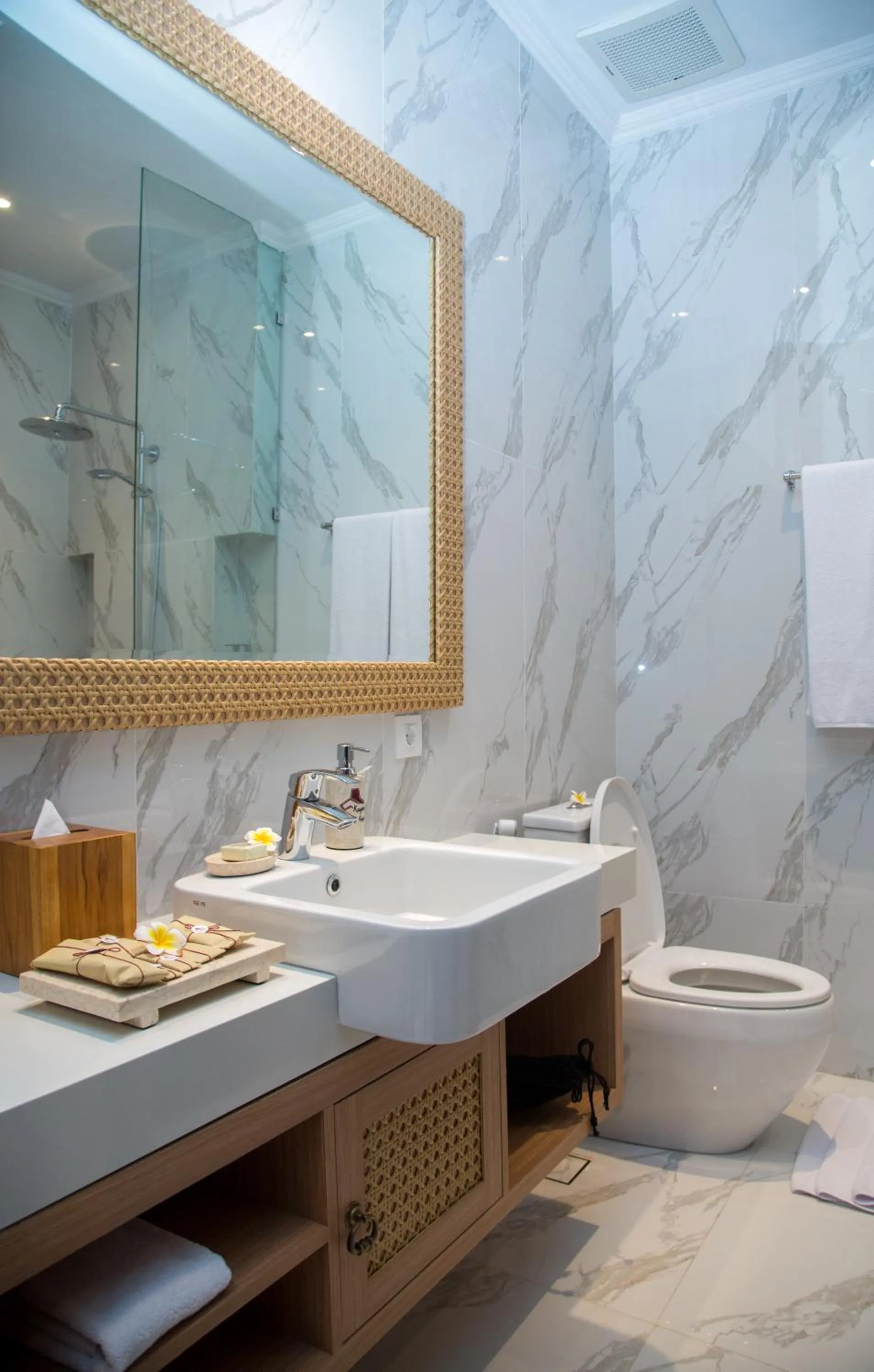 Toilet in Kayangan Boutique Hotel