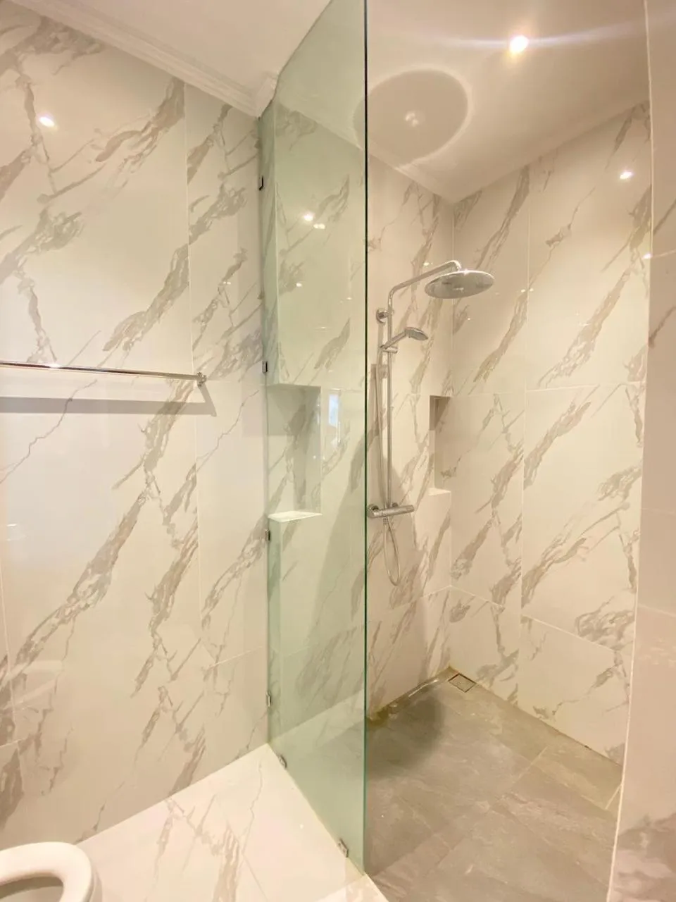 Shower in Kayangan Boutique Hotel