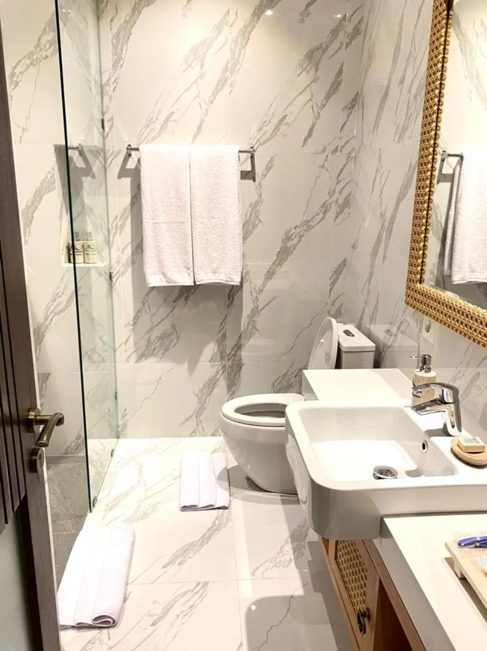 Shower in Kayangan Boutique Hotel