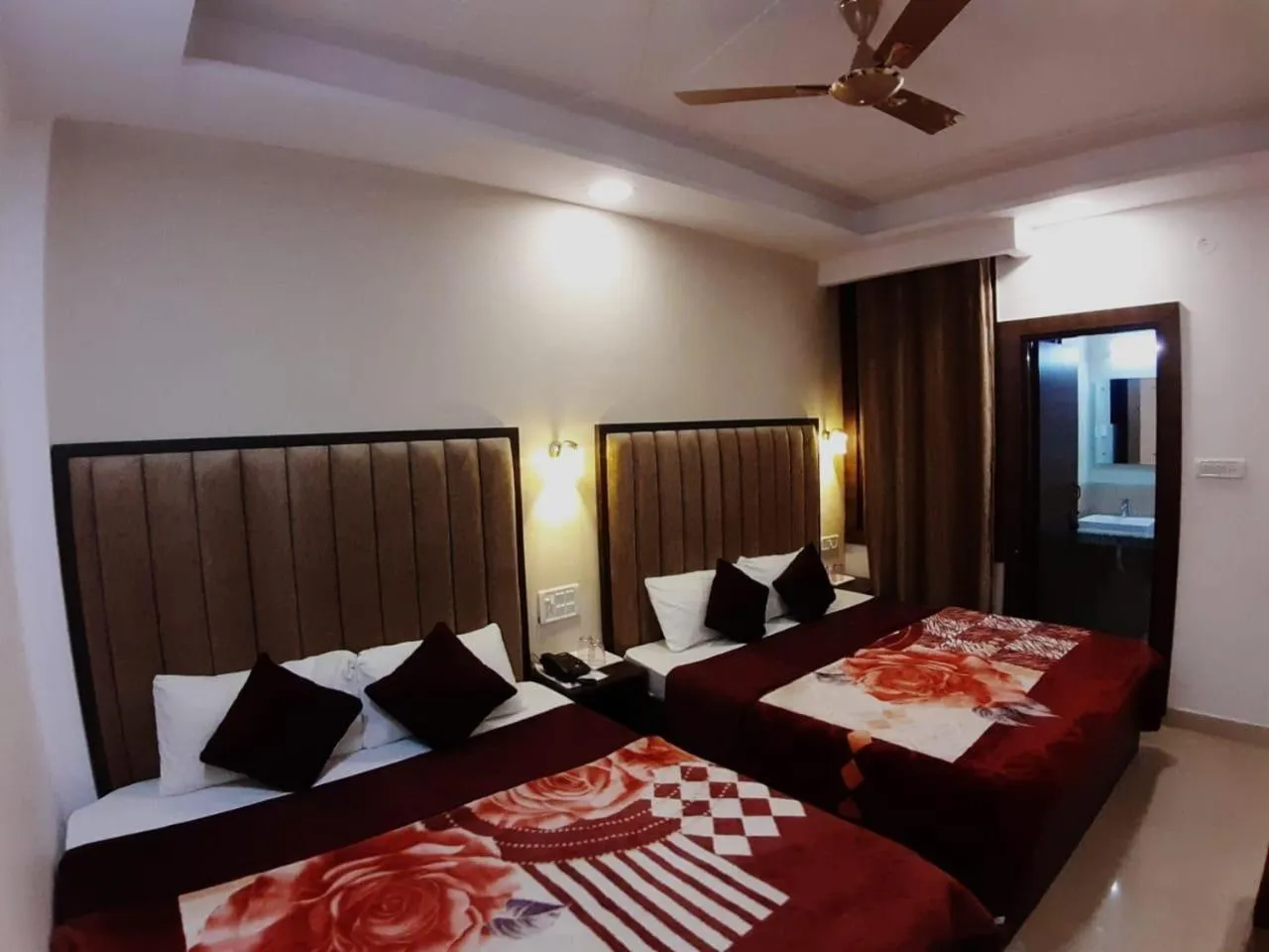 Bedroom, Bed in The Divine Oak