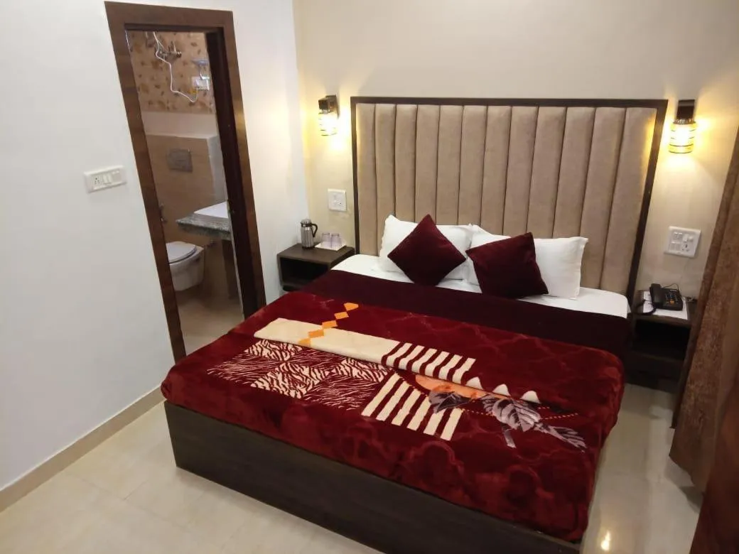 Bedroom, Bed in The Divine Oak