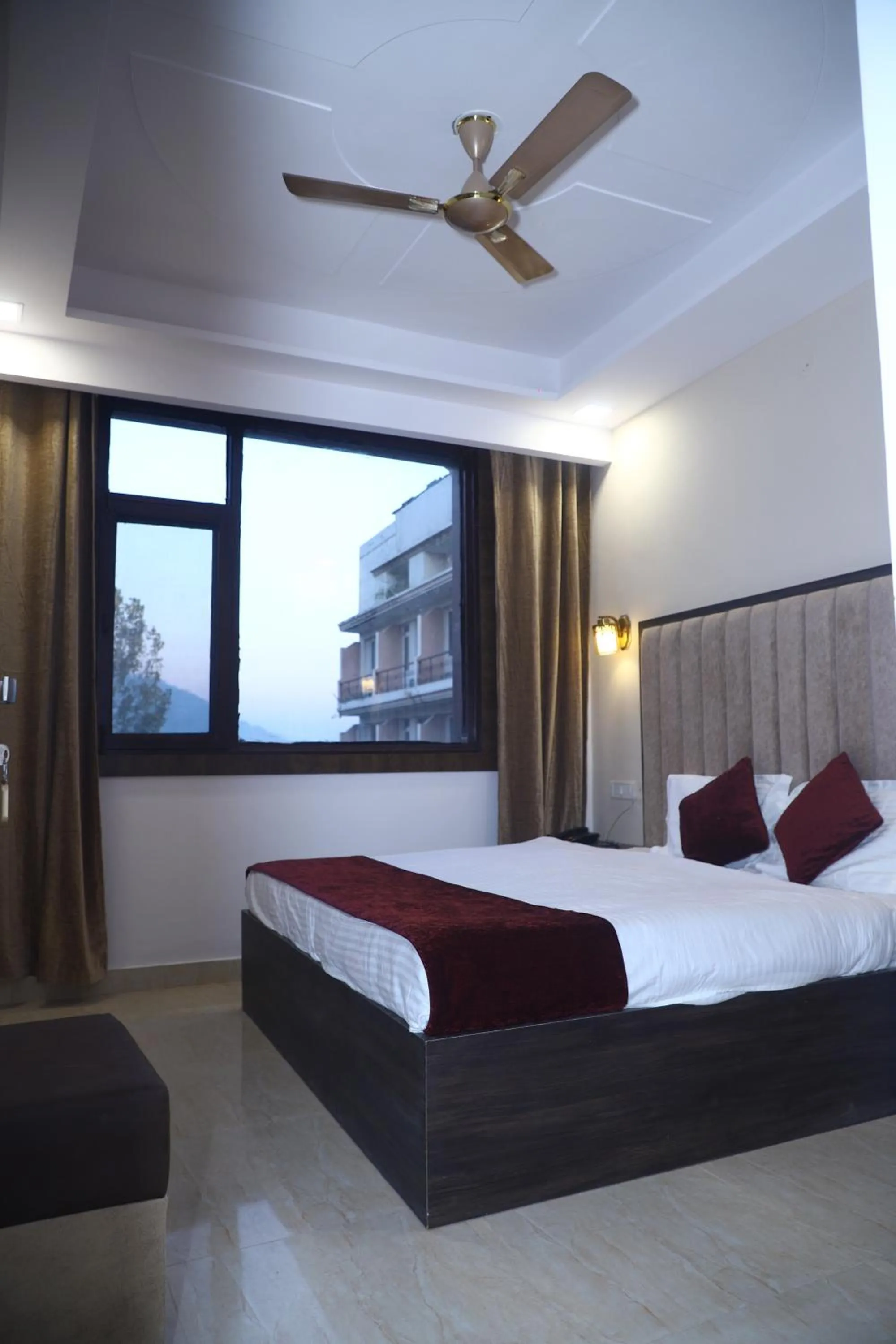 Photo of the whole room, Bed in The Divine Oak